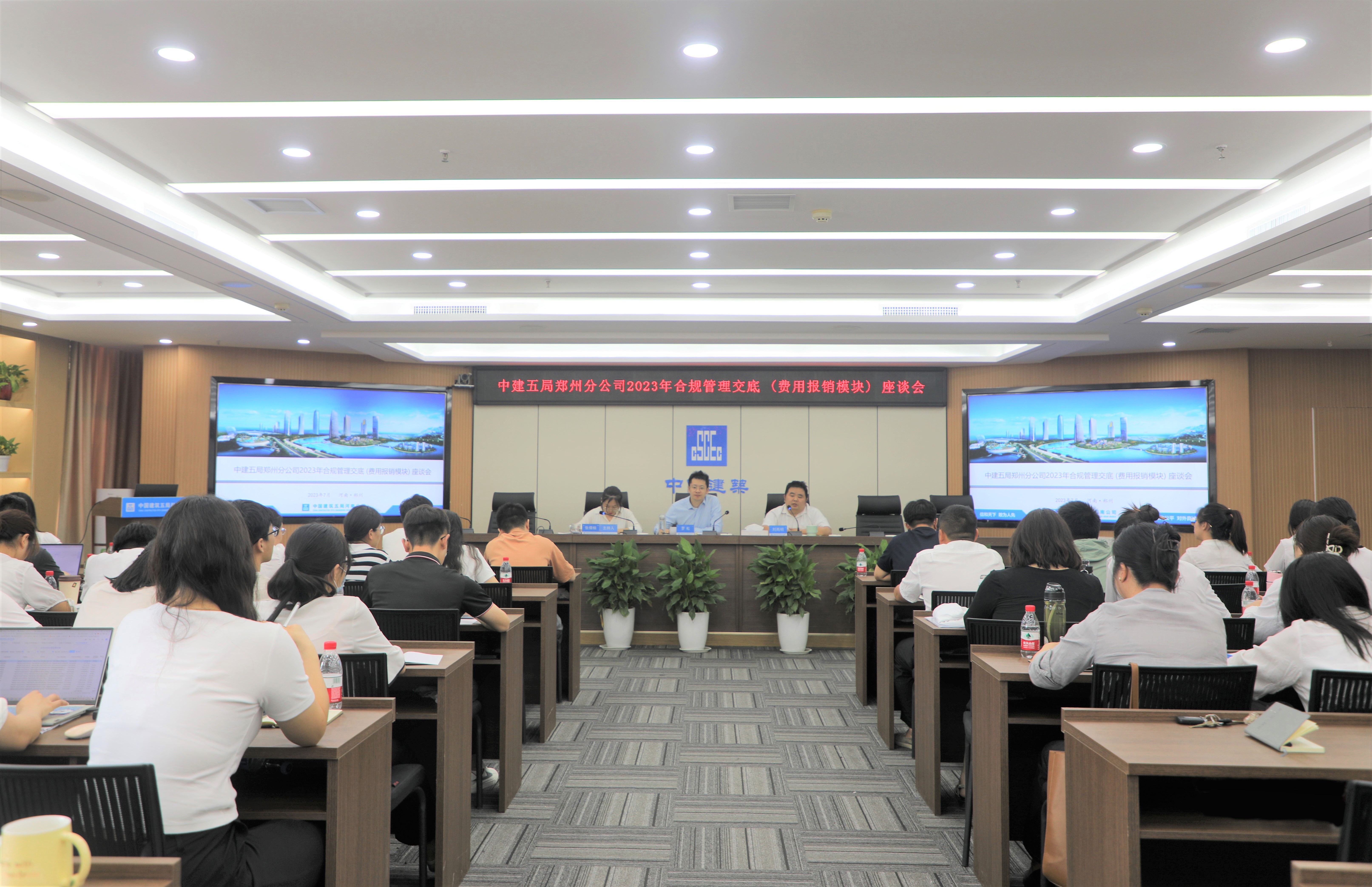 2E0A2572.jpg 2E0A2572.jpg