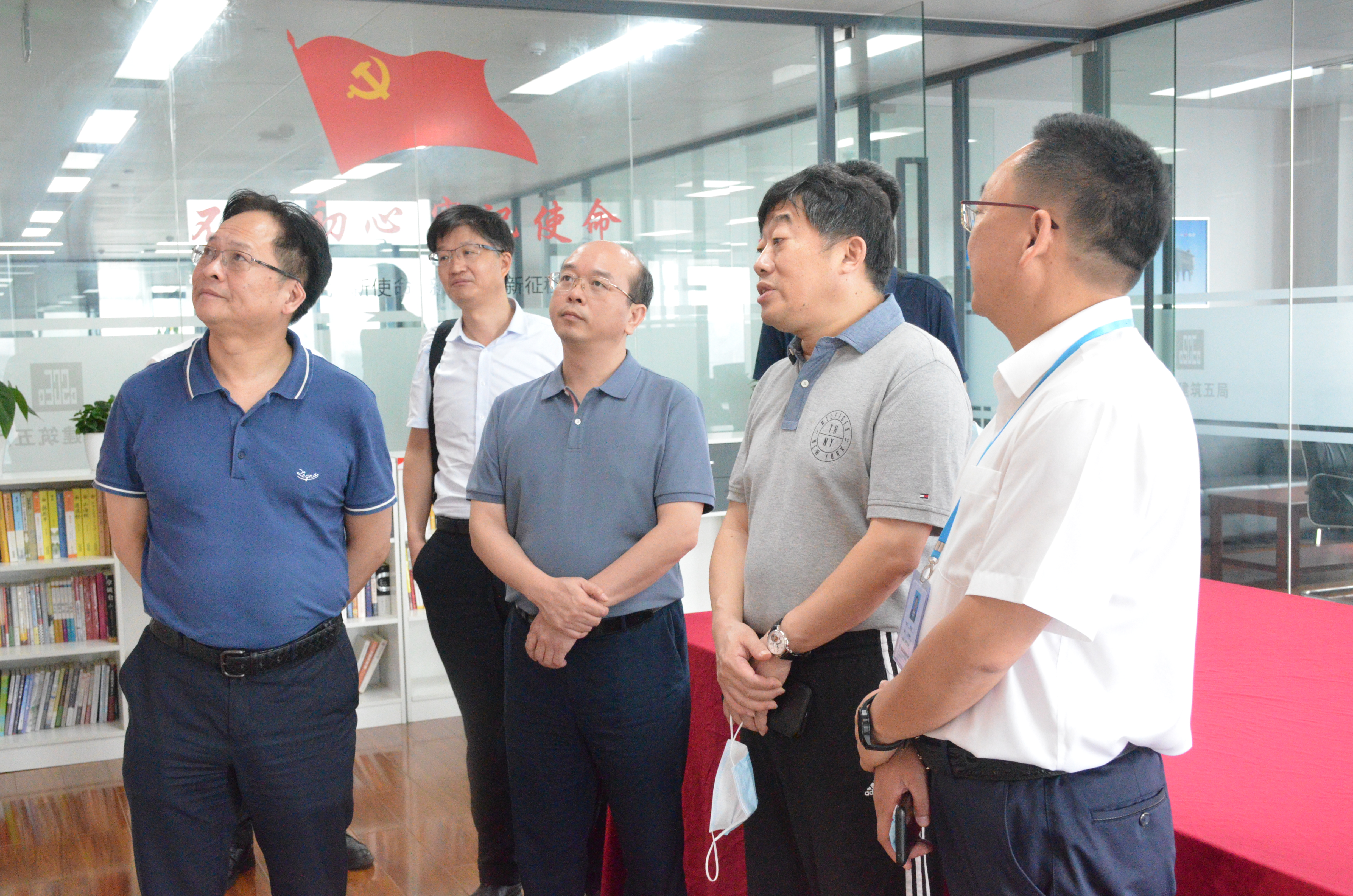 湖北省交通运输厅党组书记,厅长朱汉桥到土木公司武汉分公司调研指导