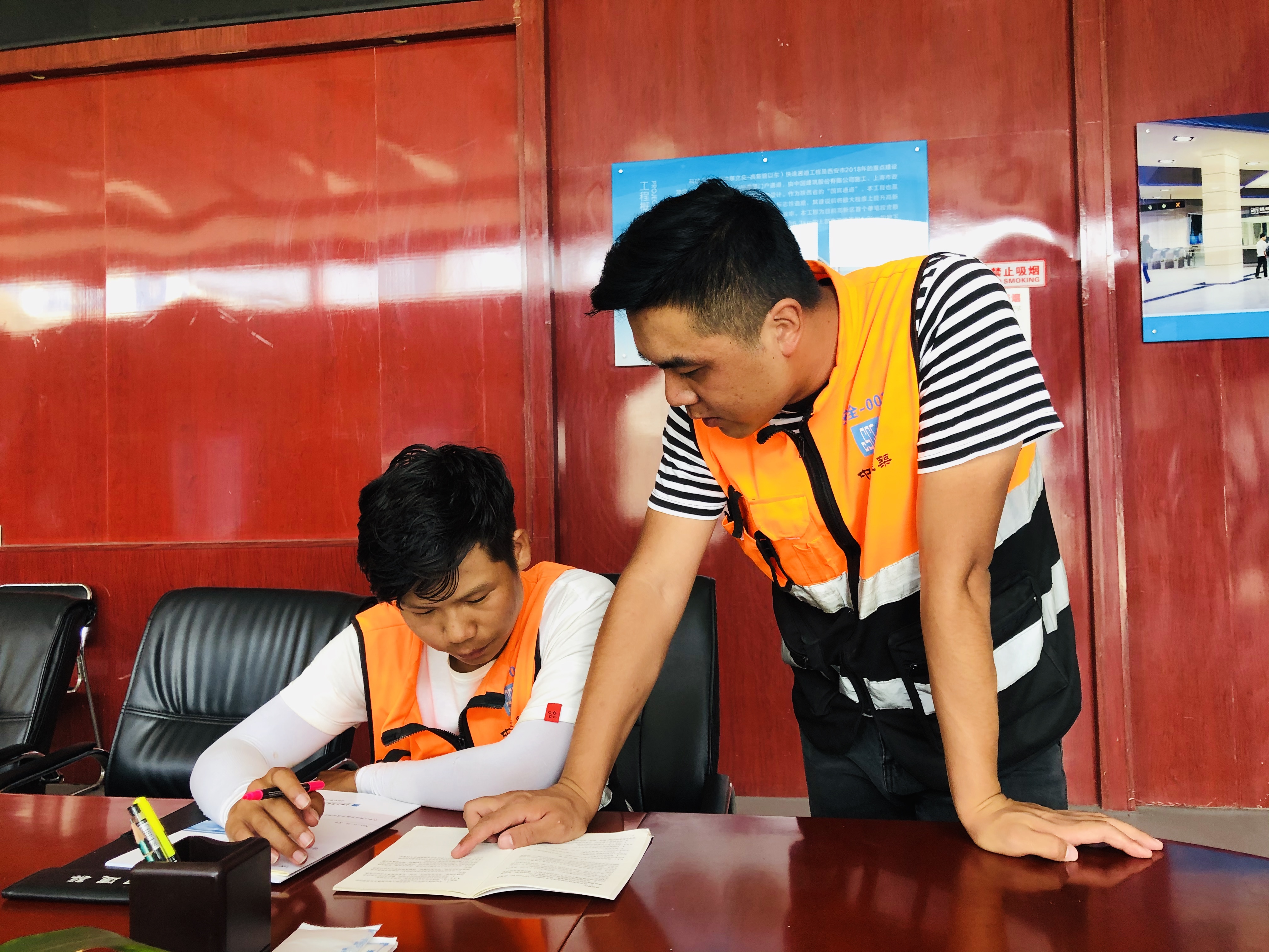 石龙瑞(左).jpeg 石龙瑞(左).jpeg