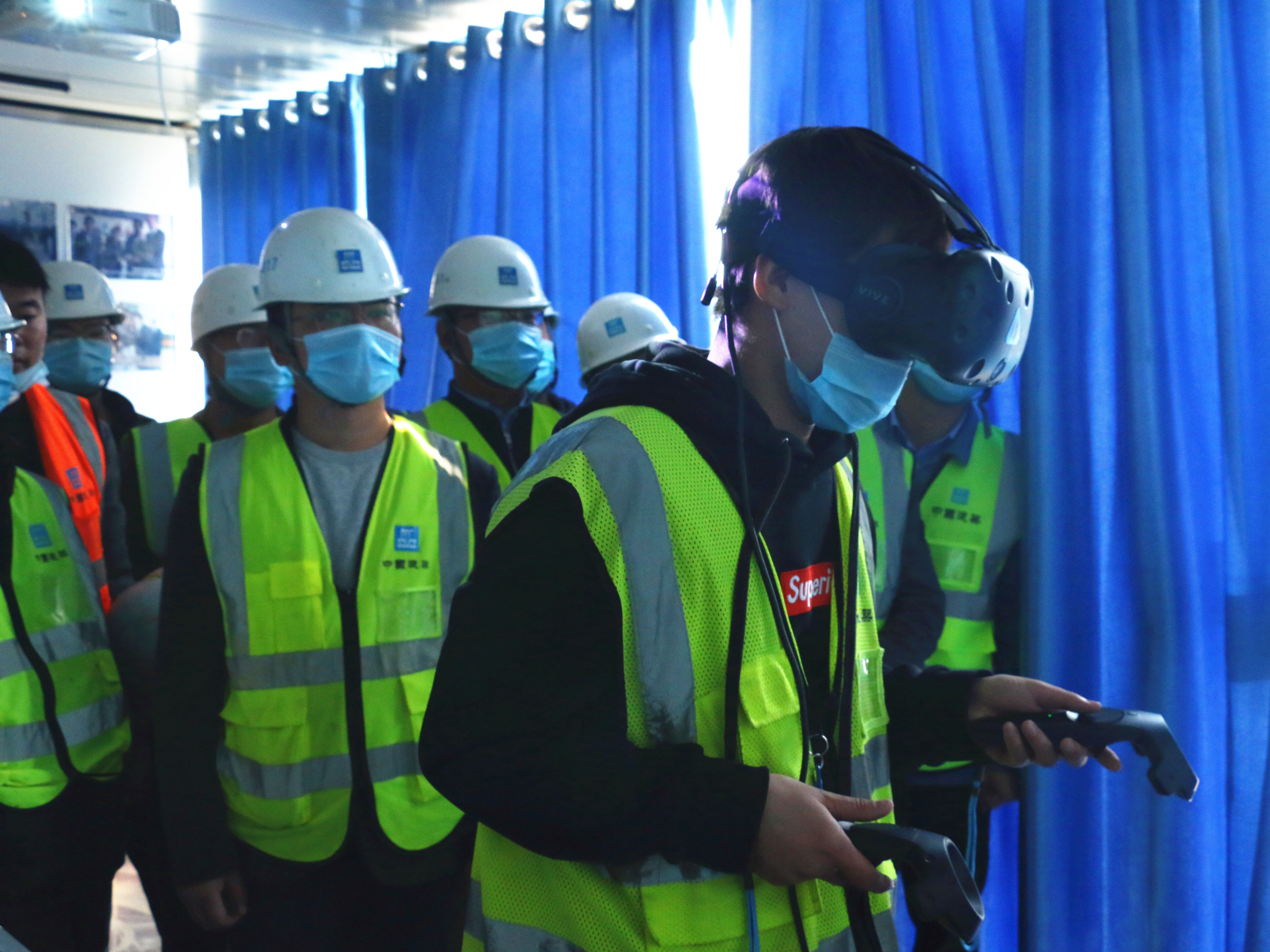 4、VR体验1_副本.jpg 4、VR体验1_副本.jpg