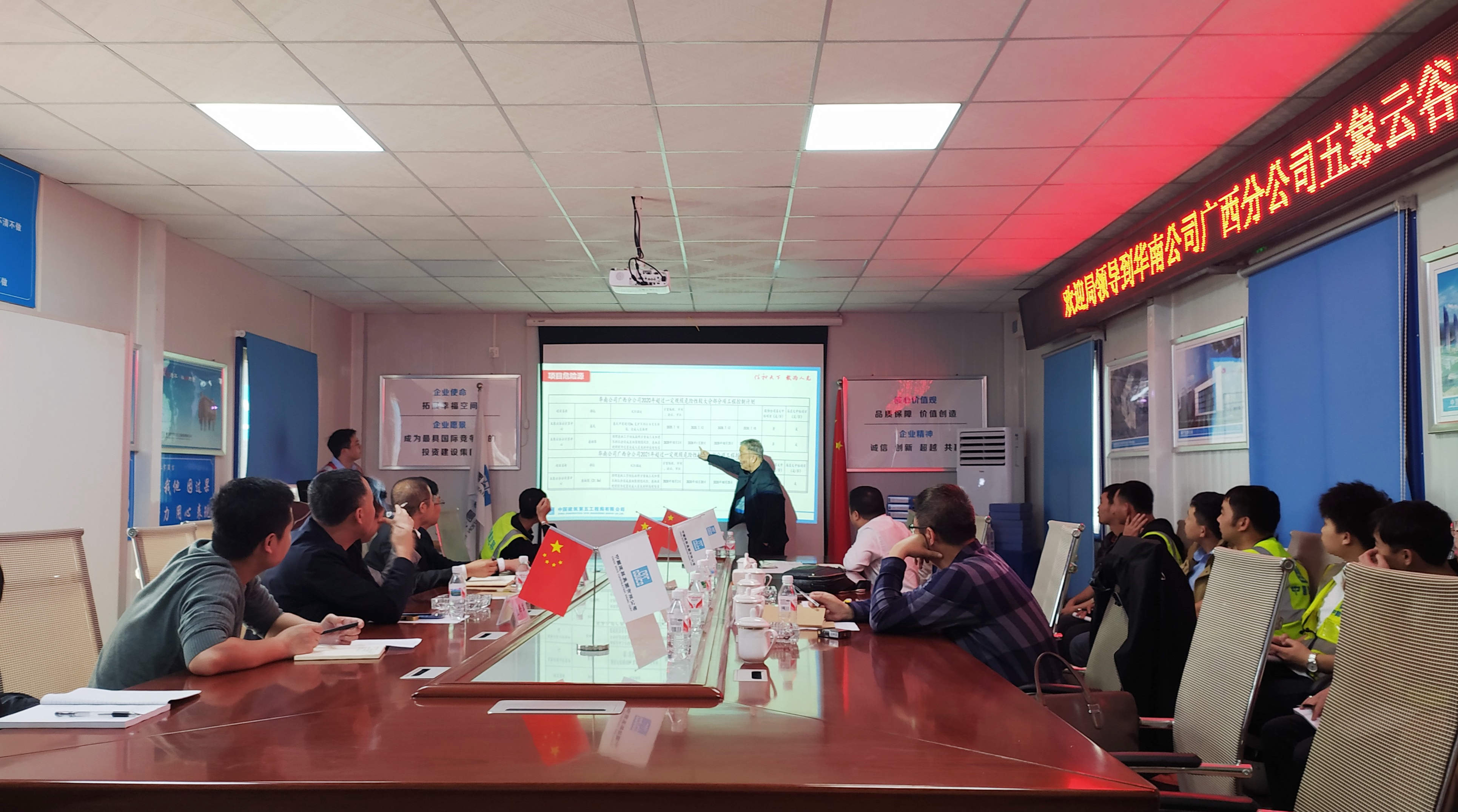 会议现场_副本.jpg 会议现场_副本.jpg