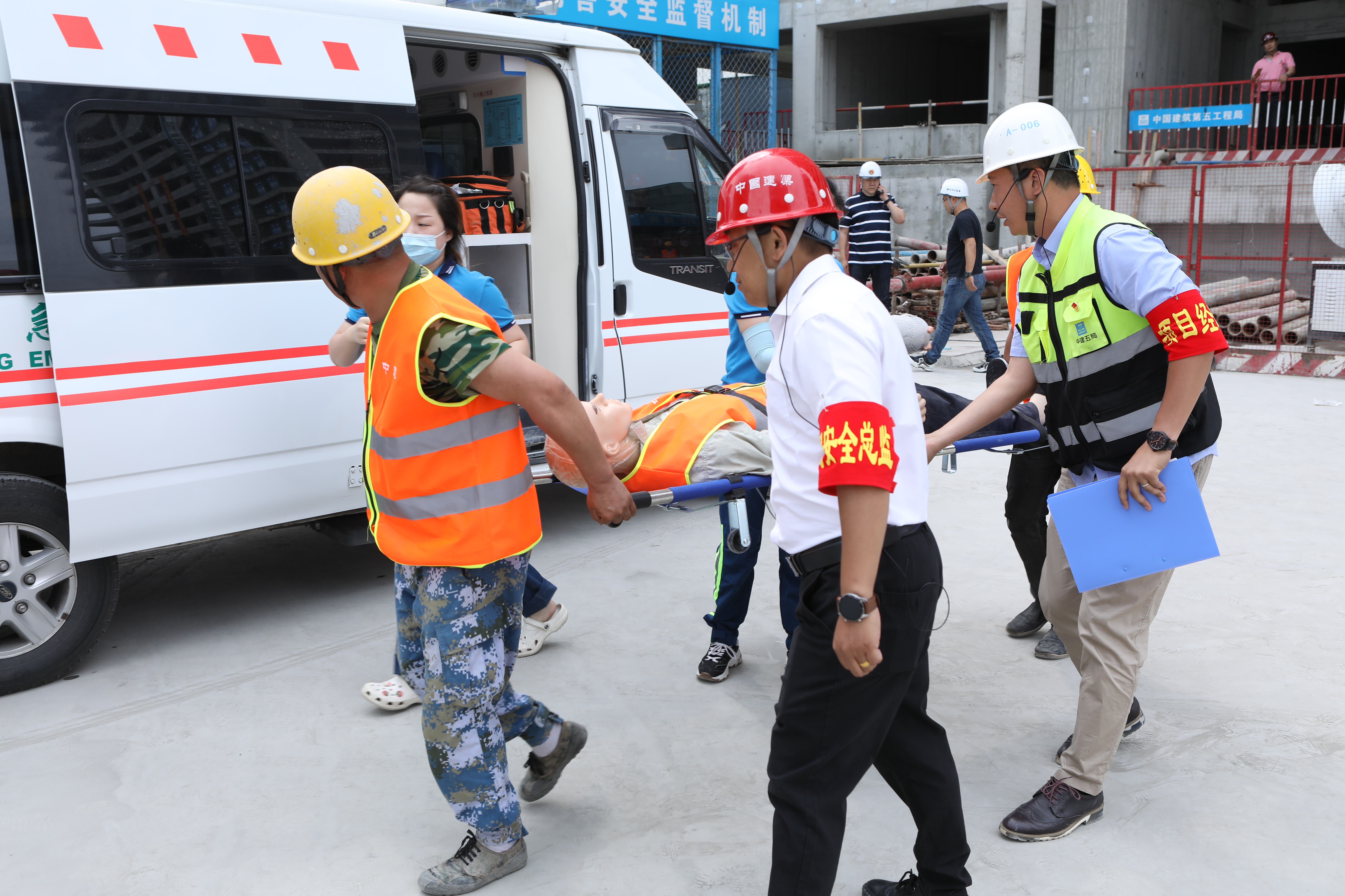 模拟坍塌事故现场配合120急救中心救助伤员.JPG