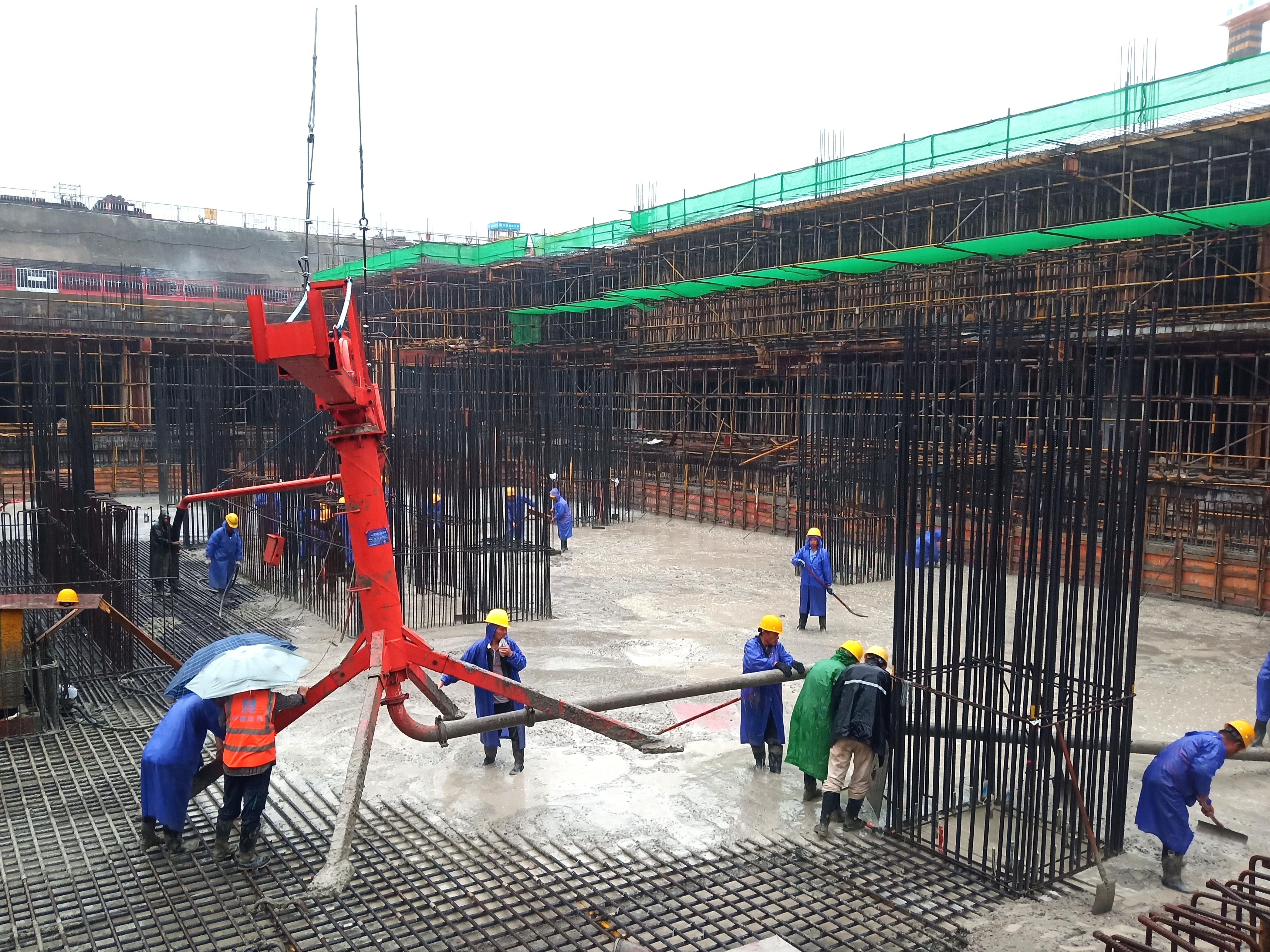 二公司肥东金融大厦项目主楼筏板浇筑施工顺利完成