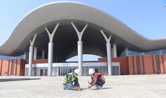 工人现场施工.jpg 工人现场施工.jpg