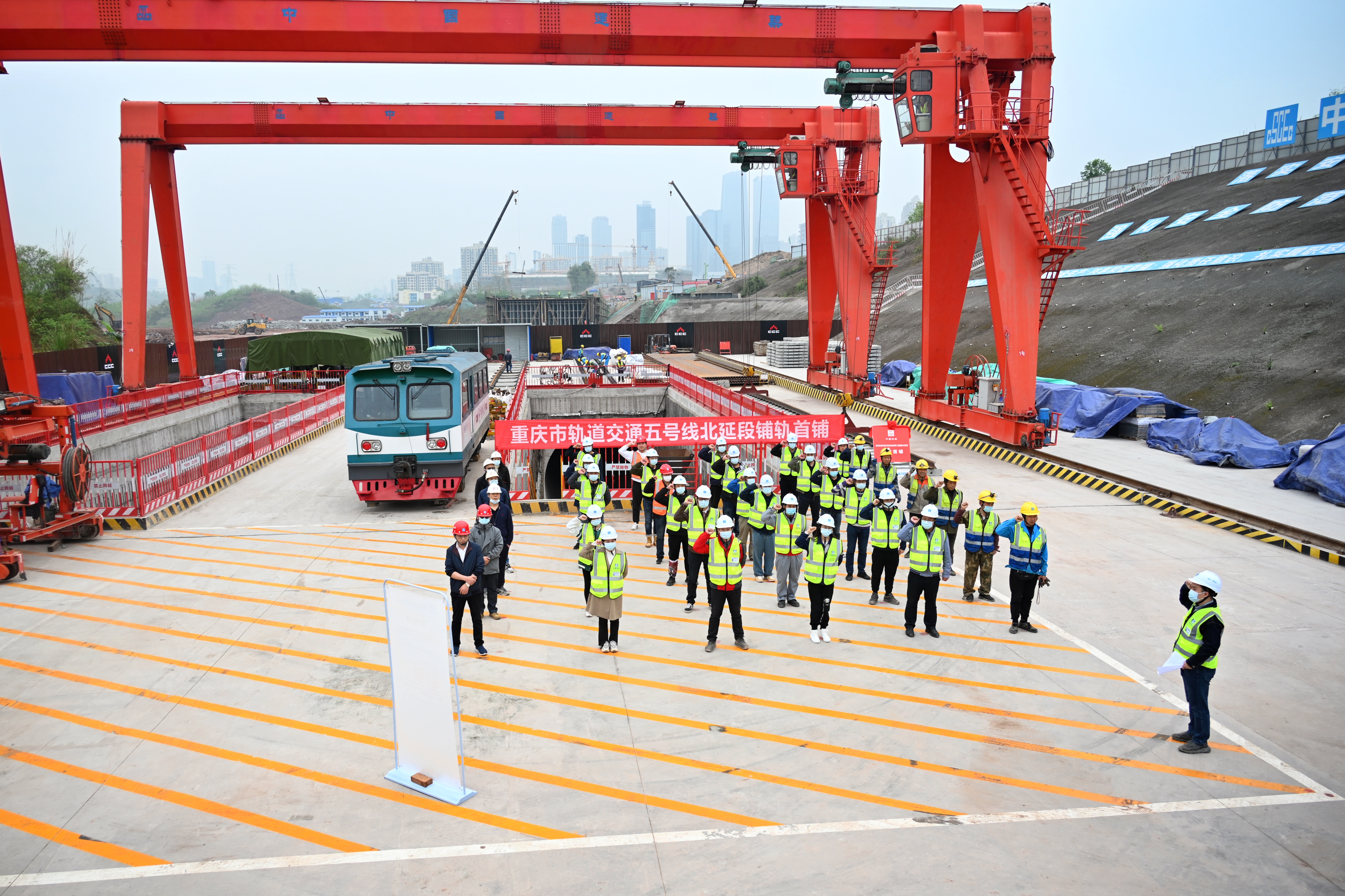 铺轨现场.jpg