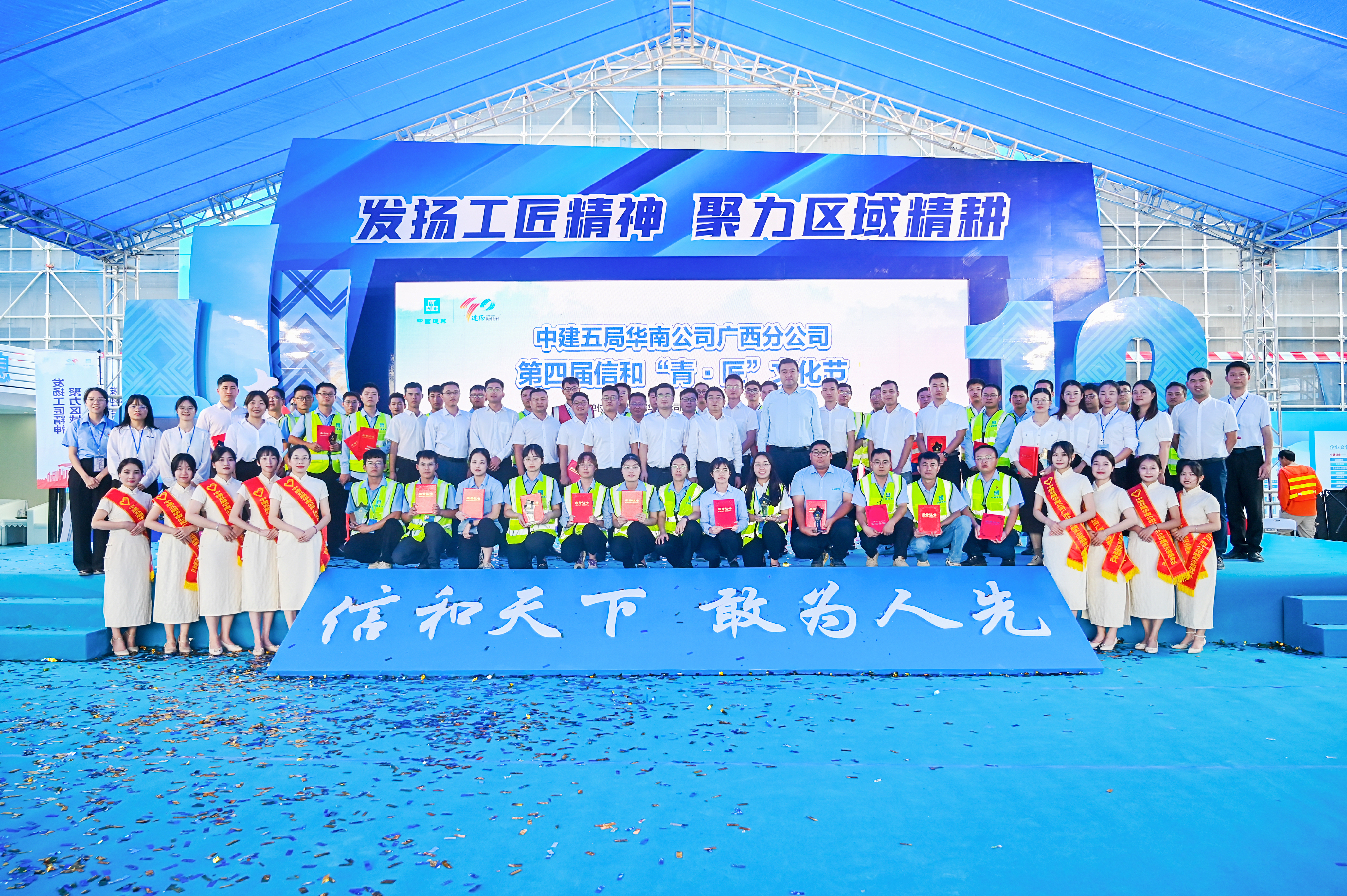 合影.jpg 合影.jpg