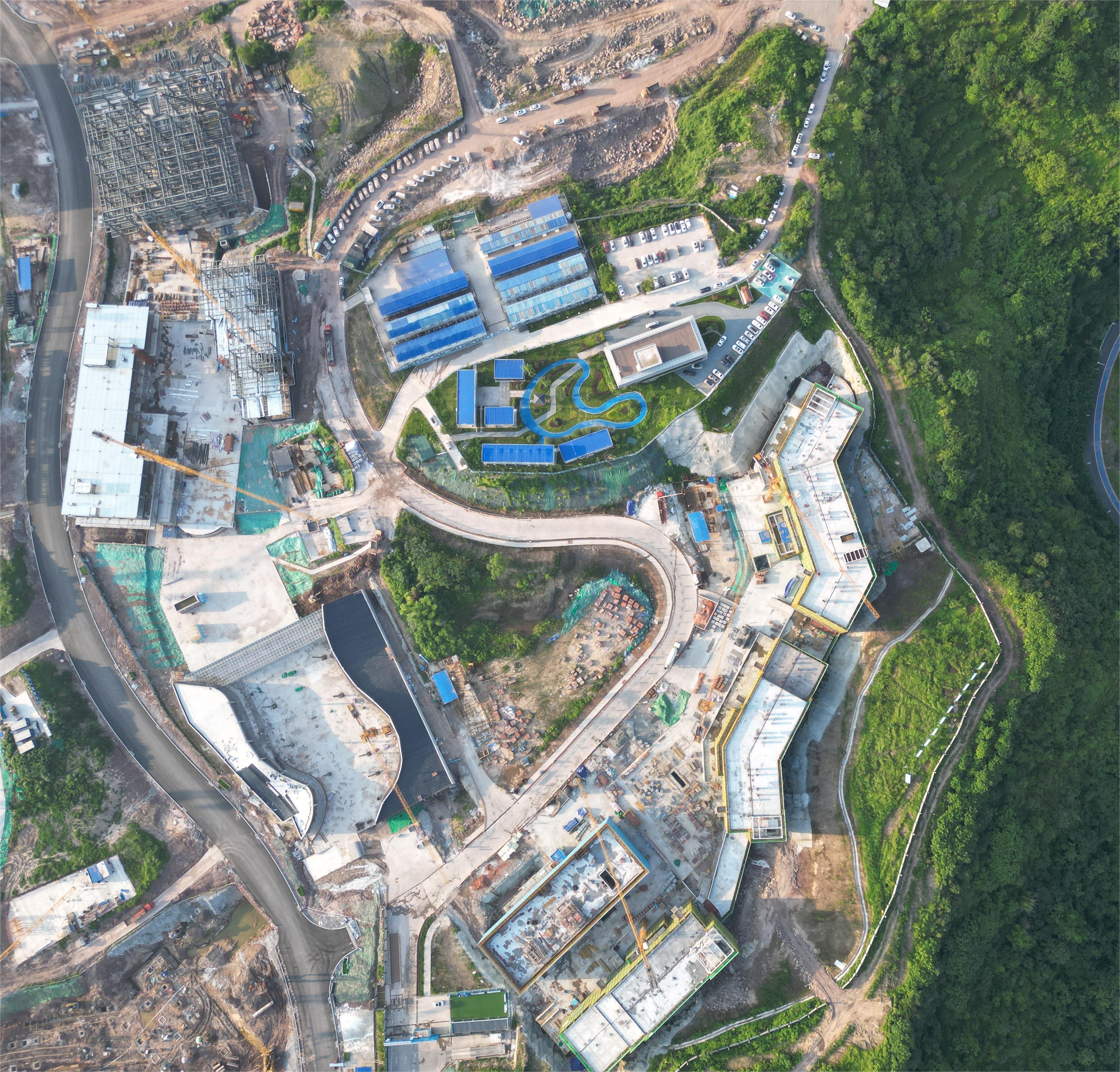 三公司西南公司重庆协同创新五期二标项目主体结构全面封顶