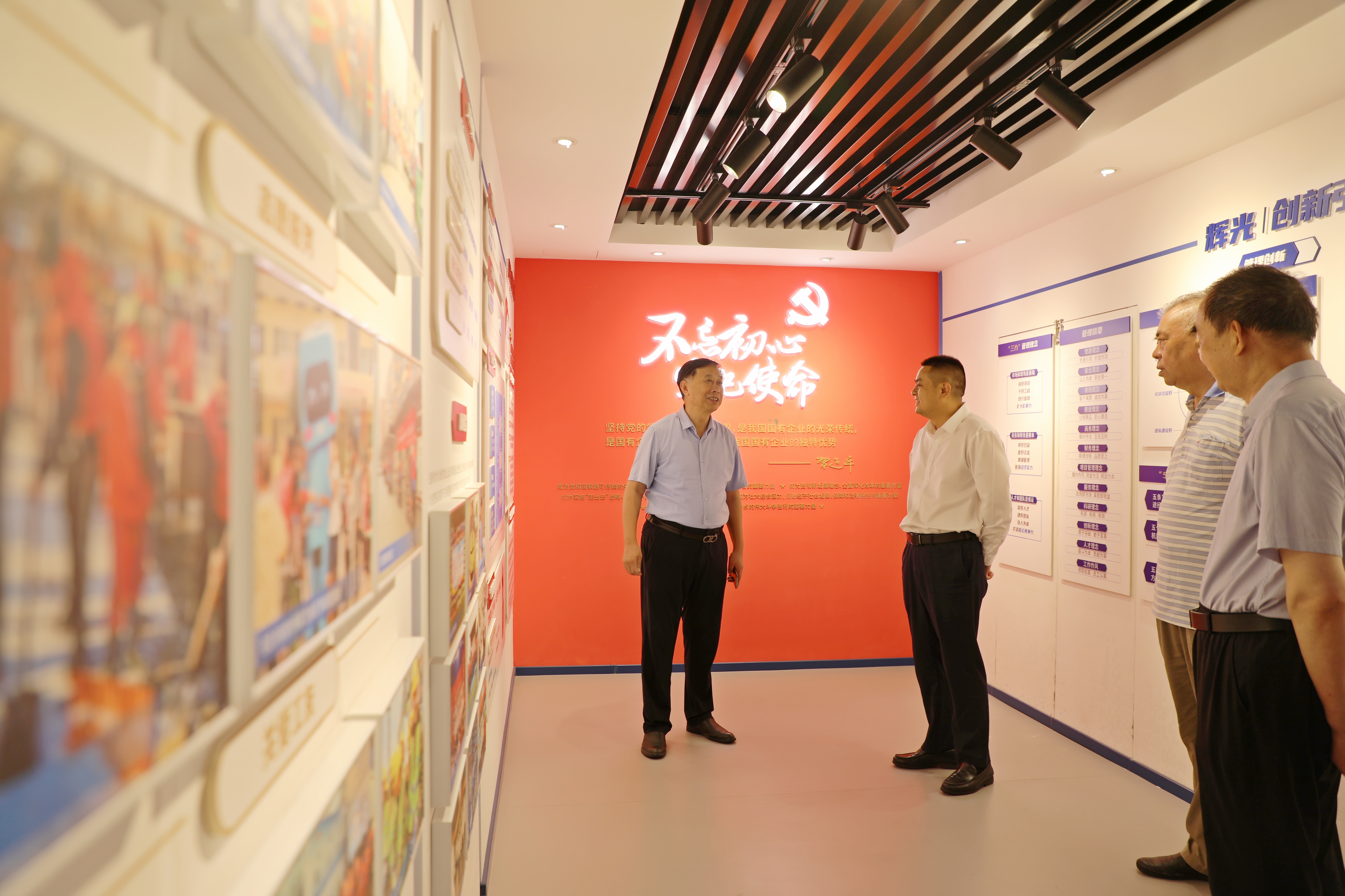 参观展厅1.jpg