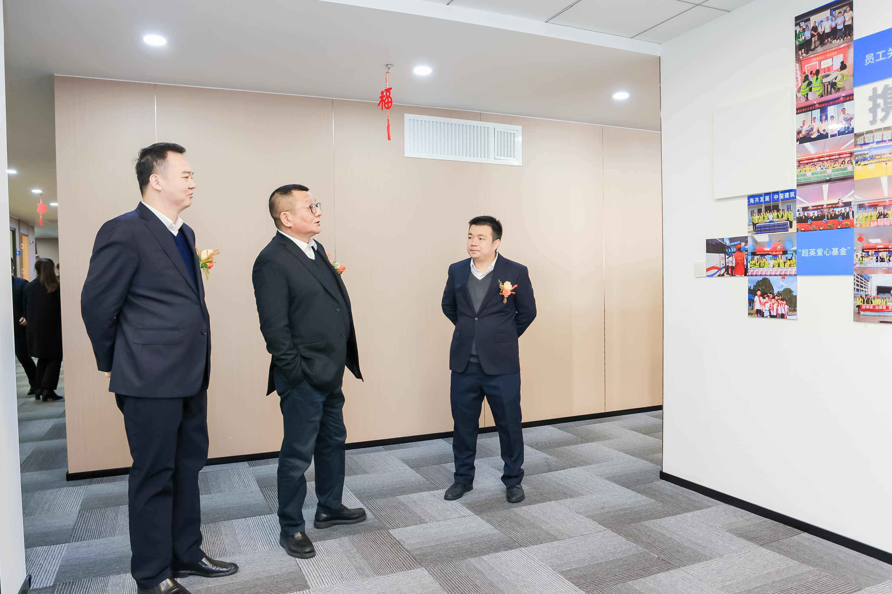 参观2.jpg