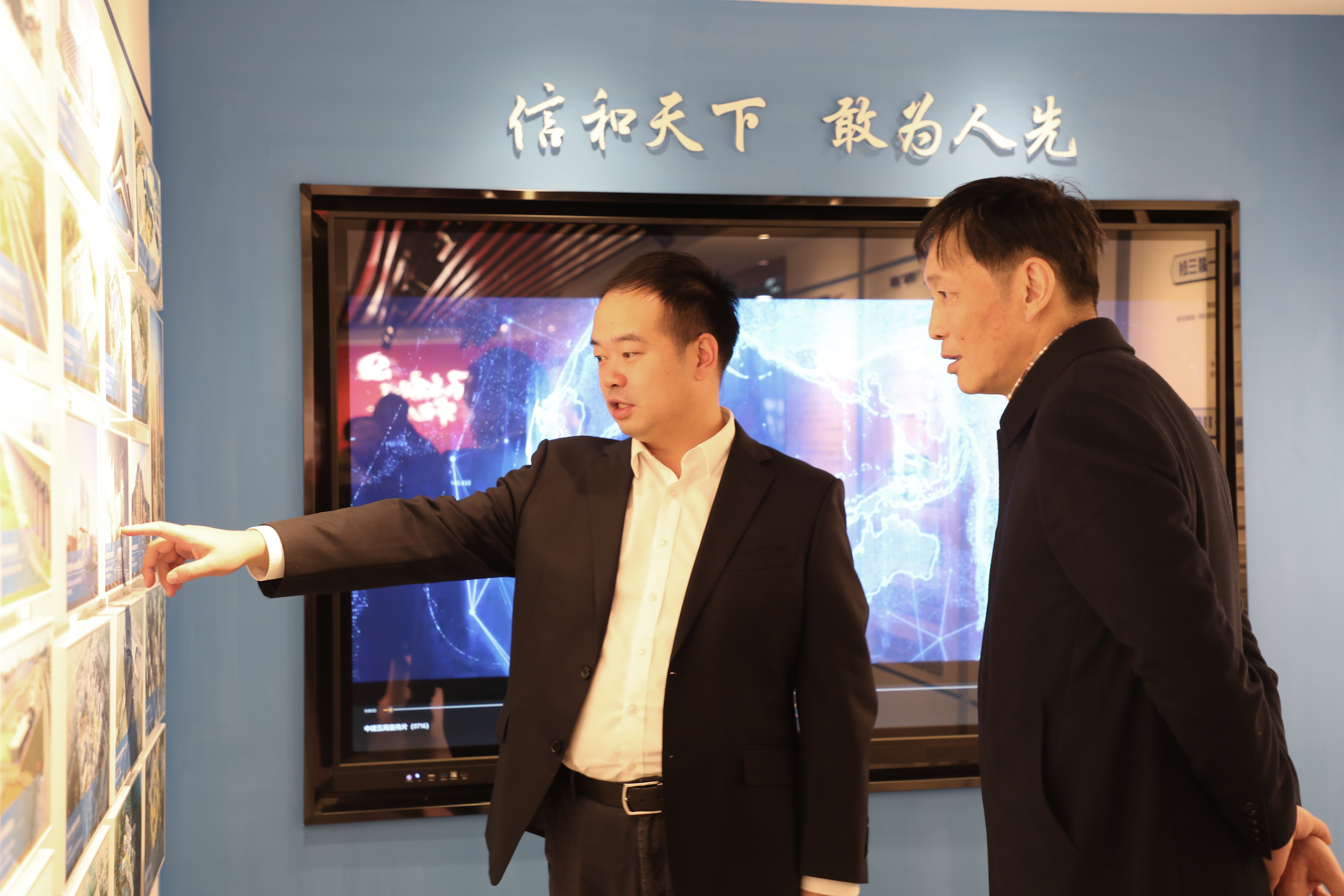 参观展厅照片1.jpg 参观展厅照片1.jpg