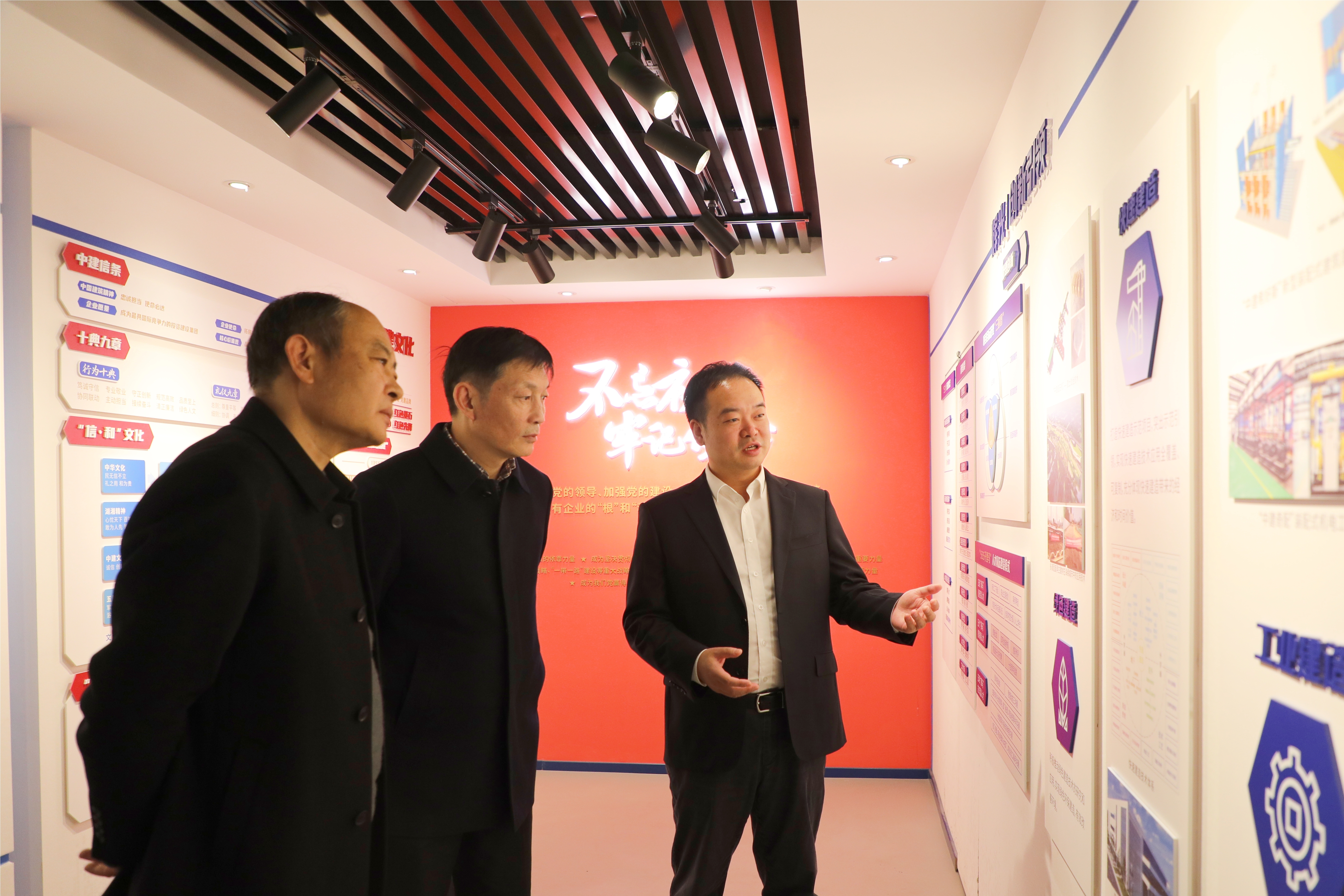 参观展厅照片2.jpg 参观展厅照片2.jpg