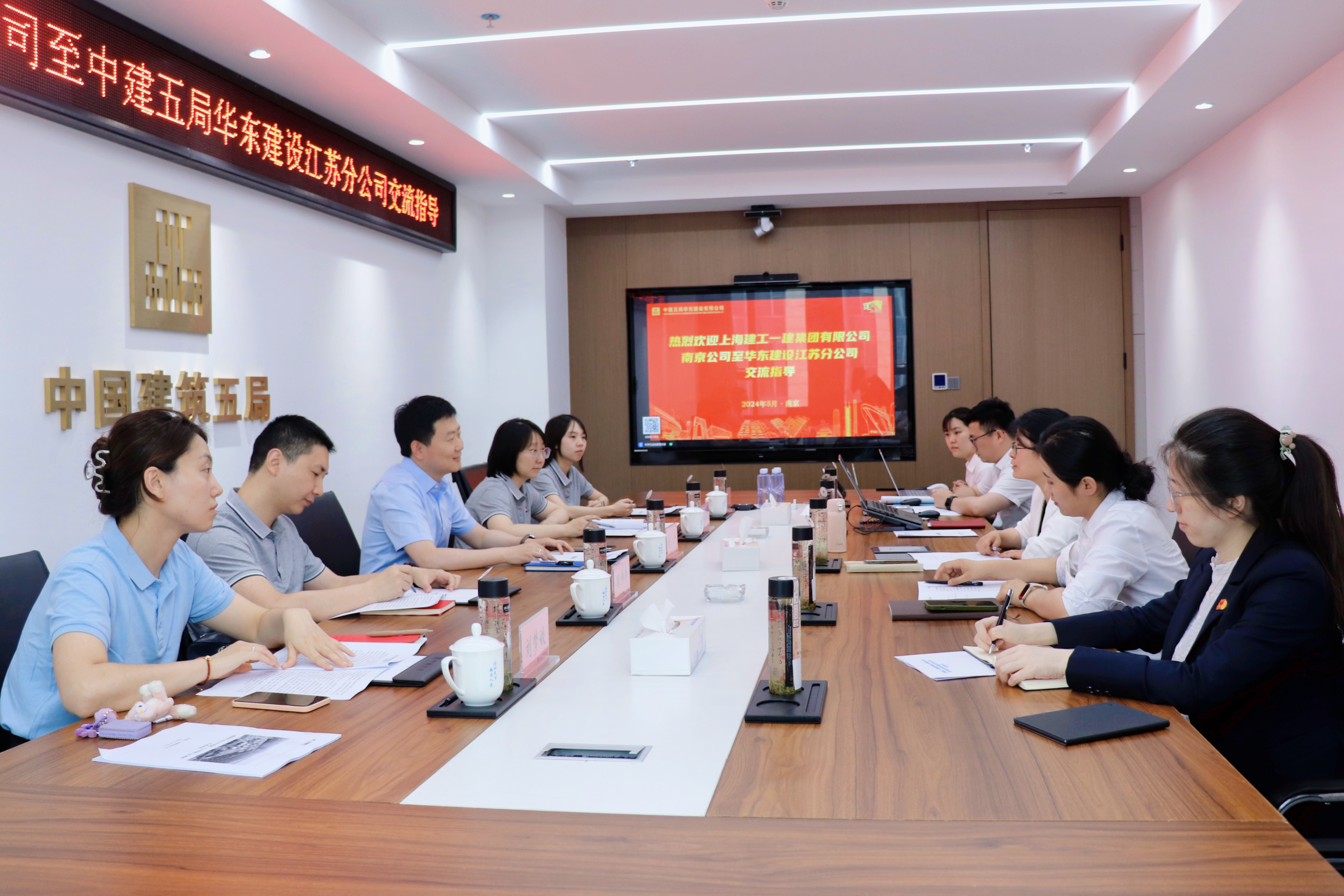 交流现场.jpg 交流现场.jpg