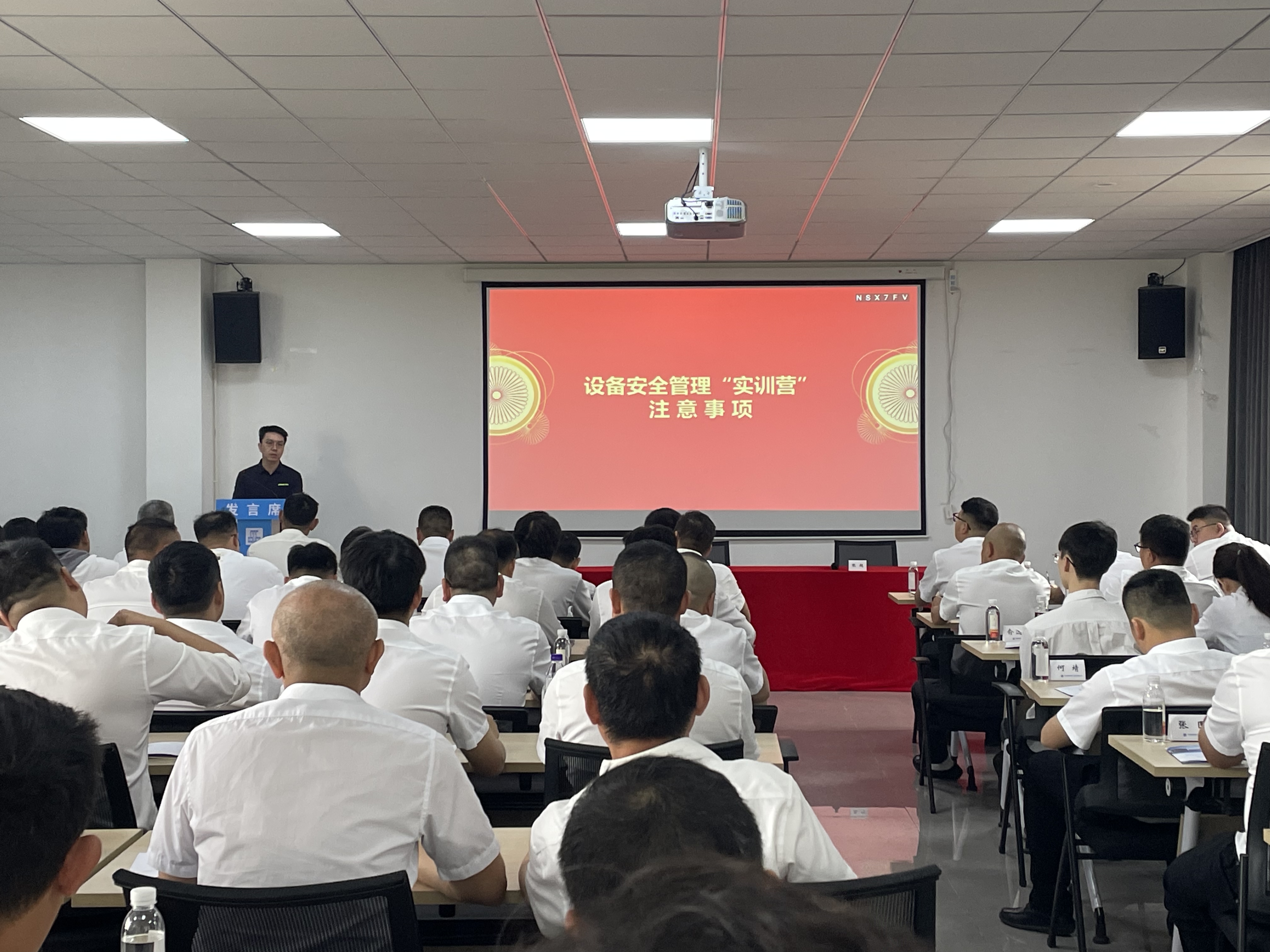 理论学习会场 (2).jpg