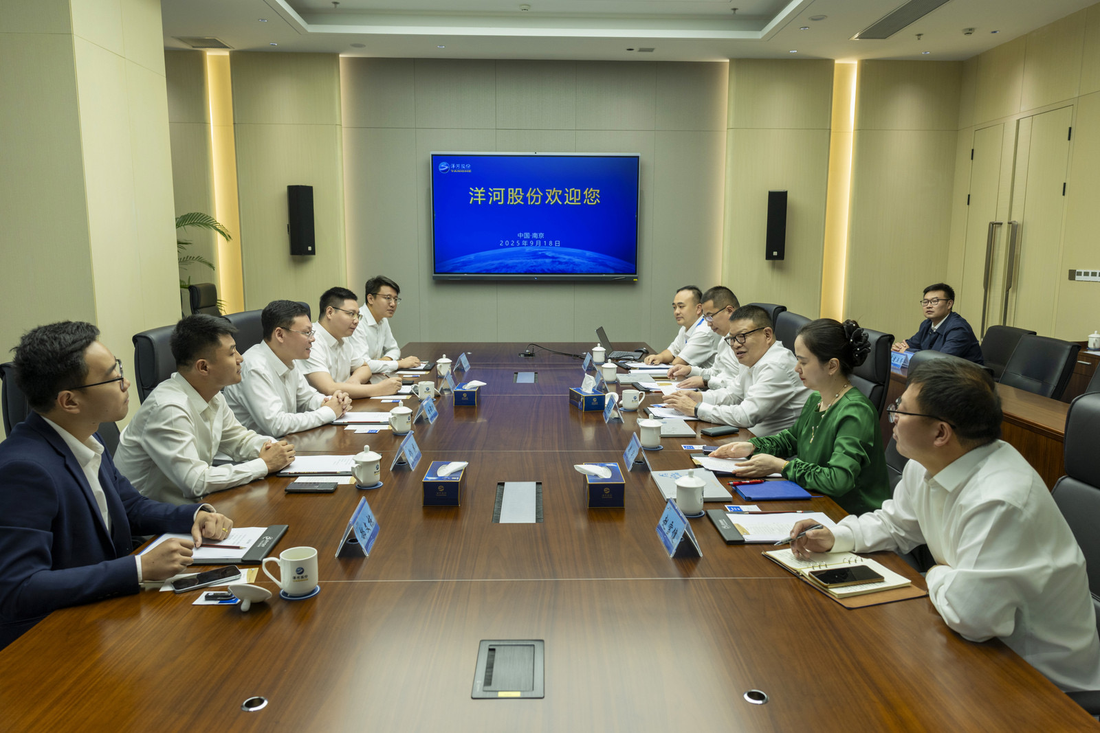 座谈会.jpg