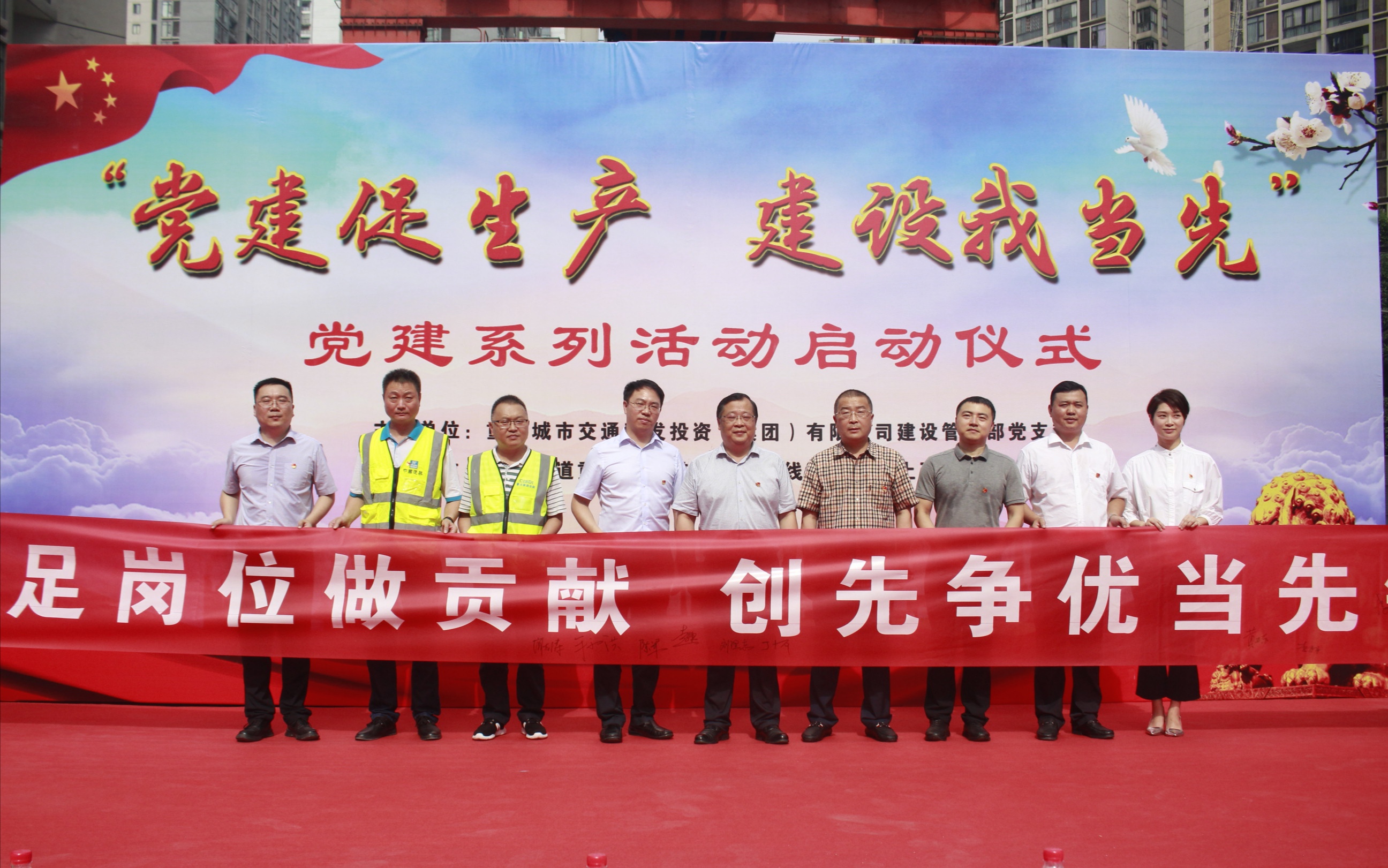 各方代表合影留念.jpg 各方代表合影留念.jpg