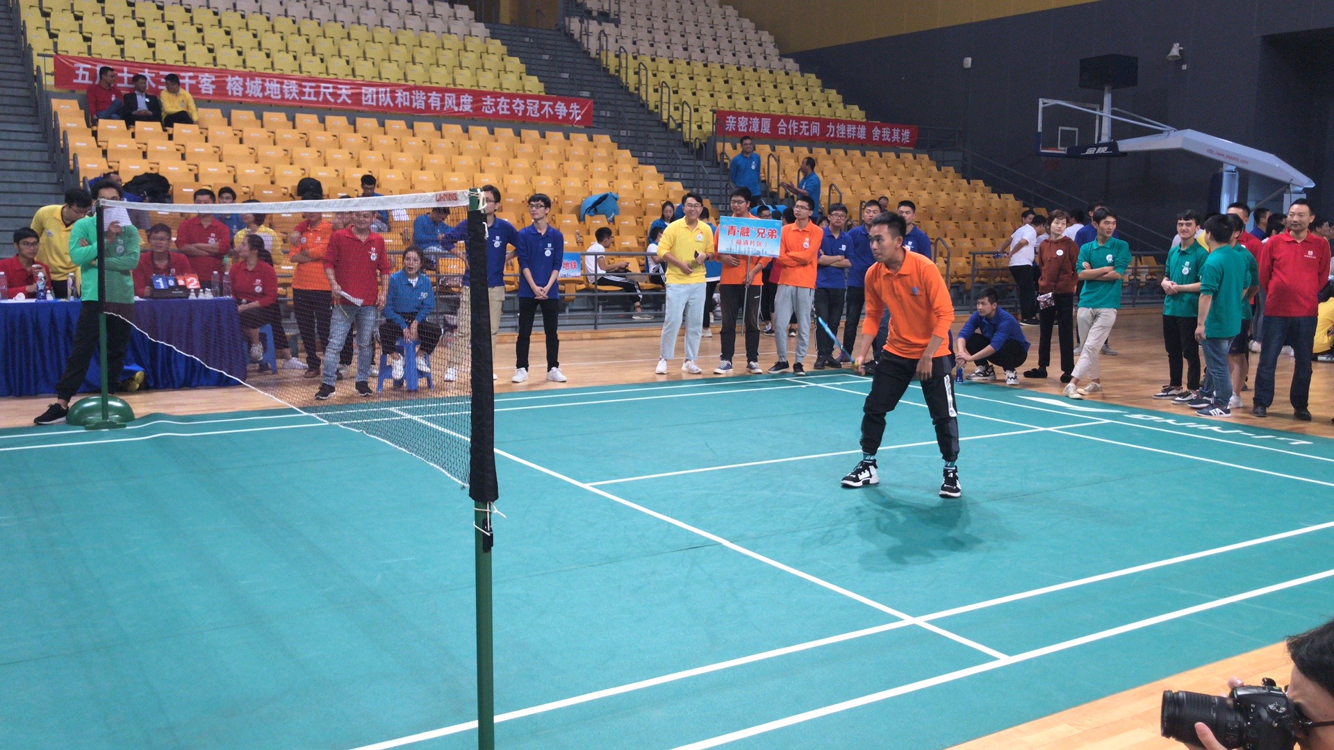 陈壮图打羽毛球.jpg 陈壮图打羽毛球.jpg