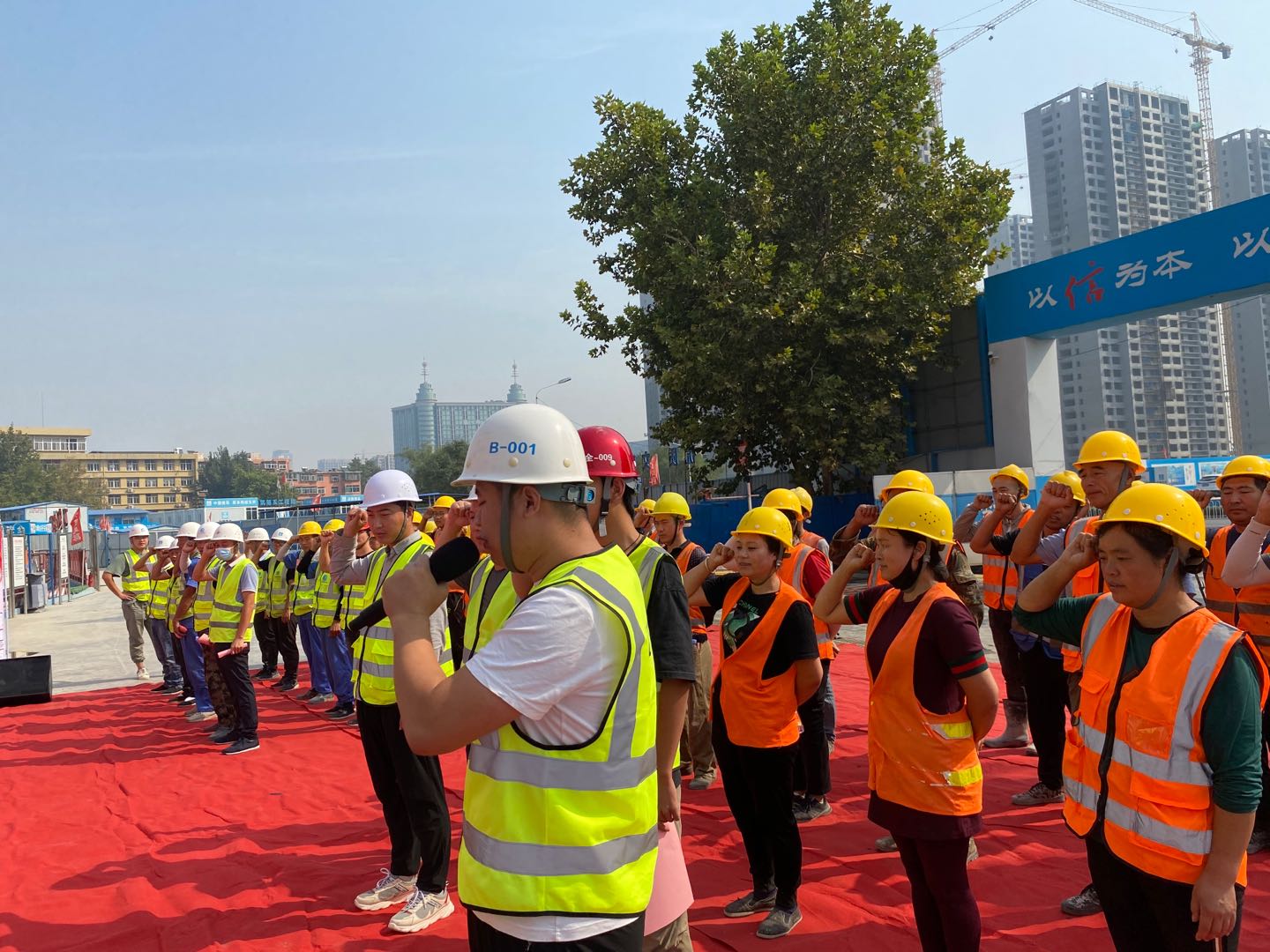 农民工集体宣誓.jpg 农民工集体宣誓.jpg