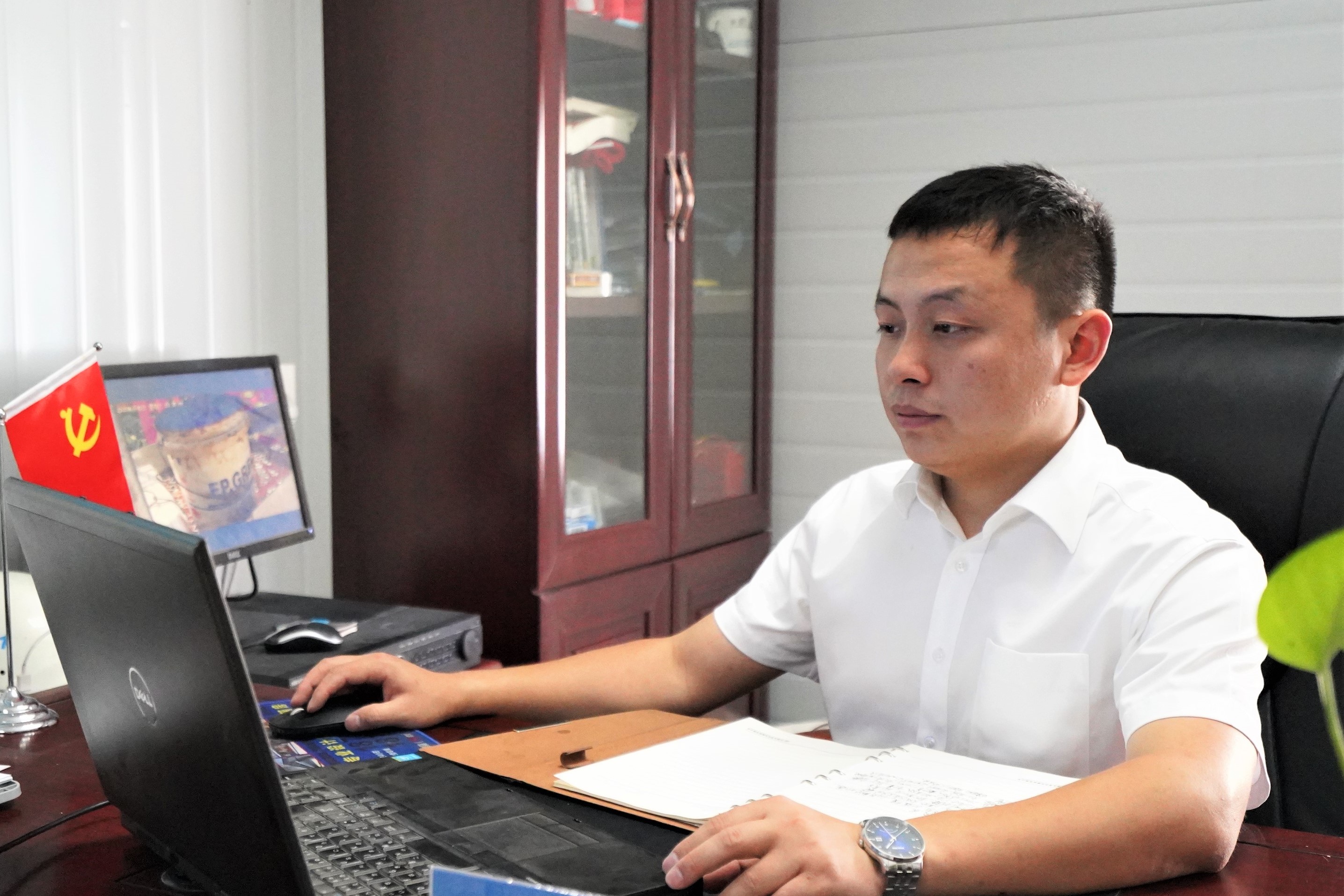 周振3.jpeg 周振3.jpeg