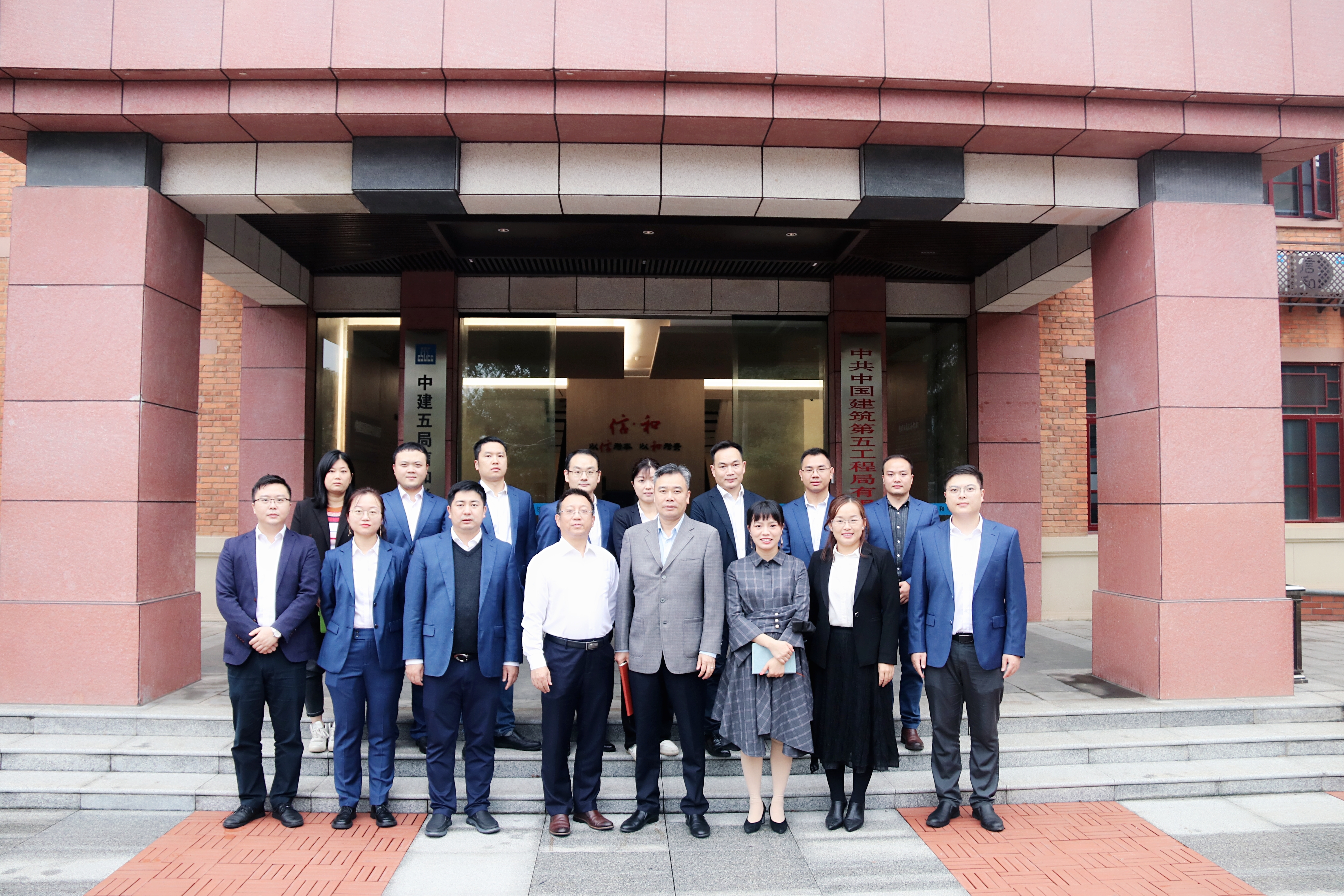 参观合影.jpg