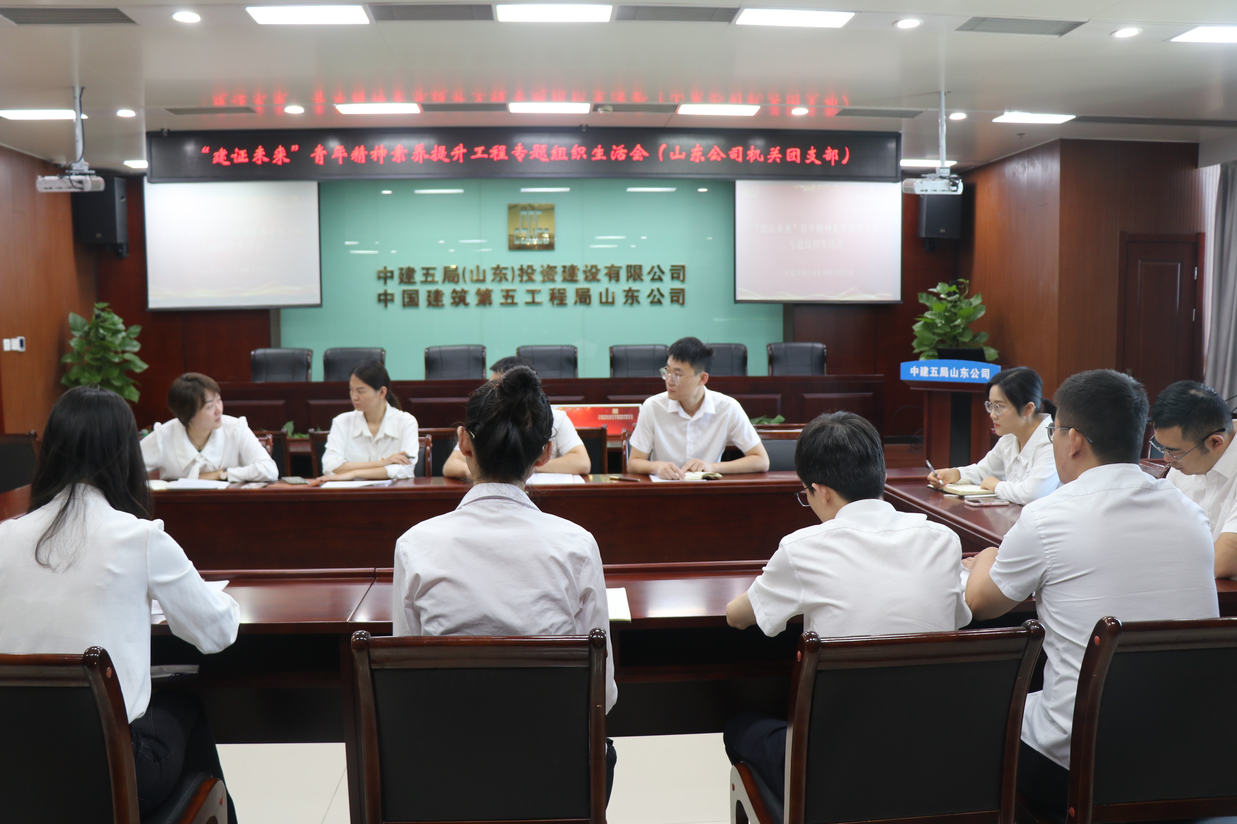 现场合影3.jpg 现场合影3.jpg