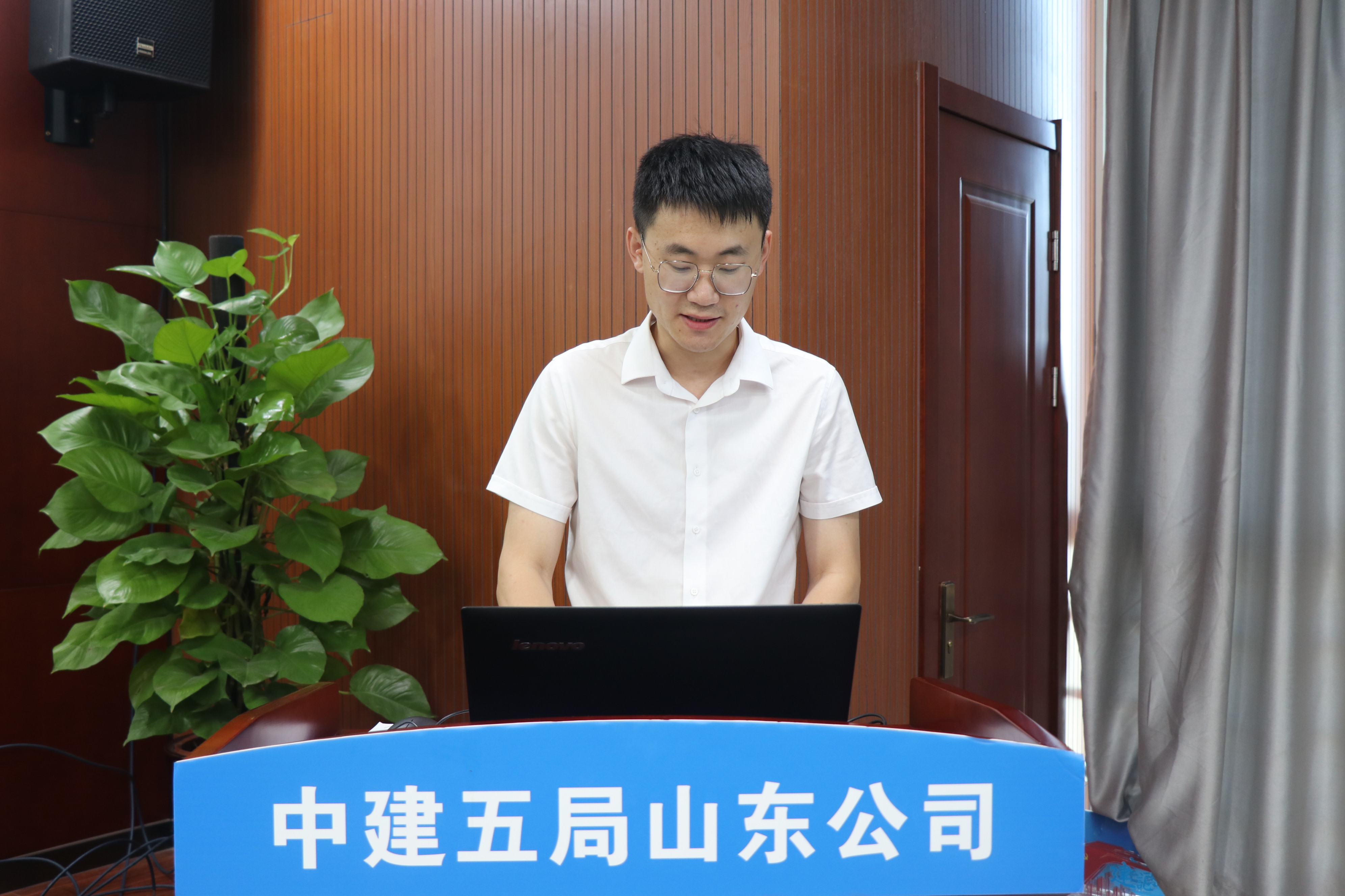 讲授专题团课.jpg 讲授专题团课.jpg