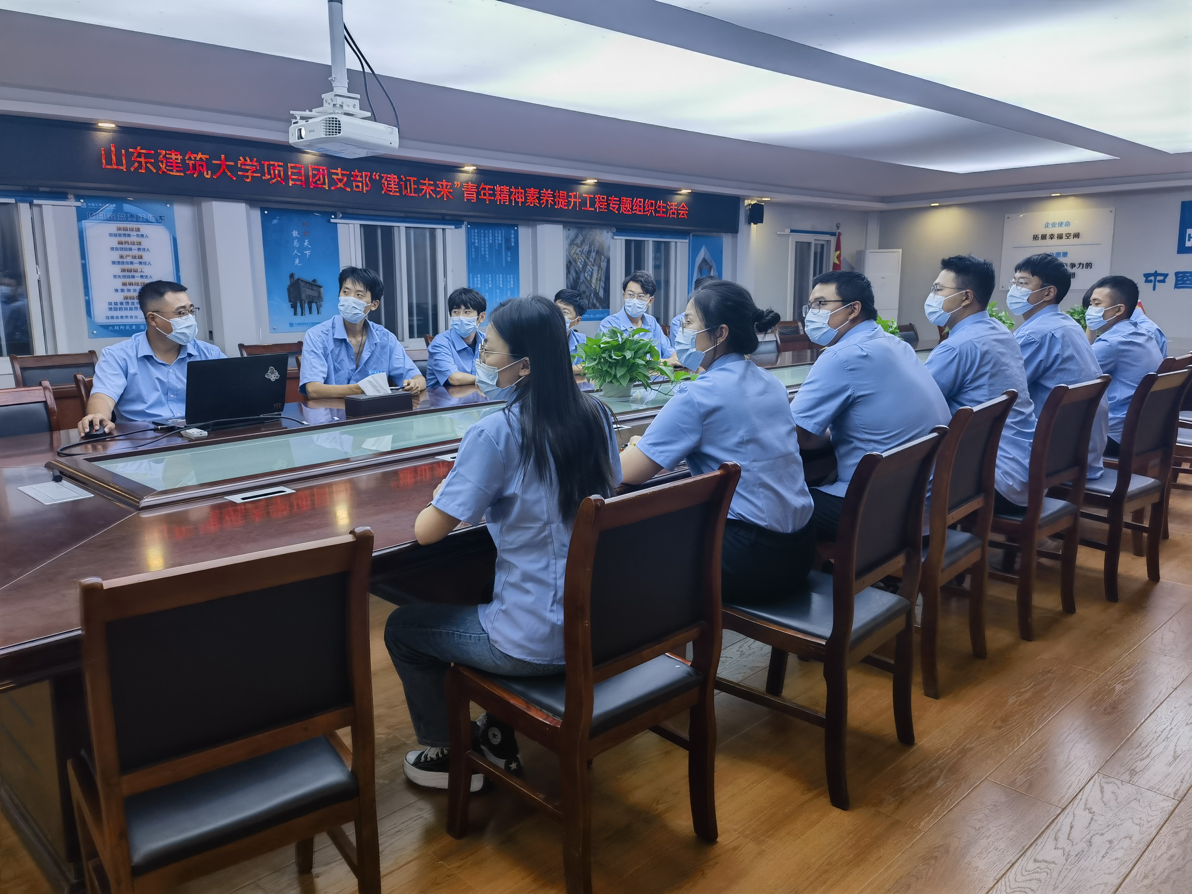 现场合影2.jpg 现场合影2.jpg