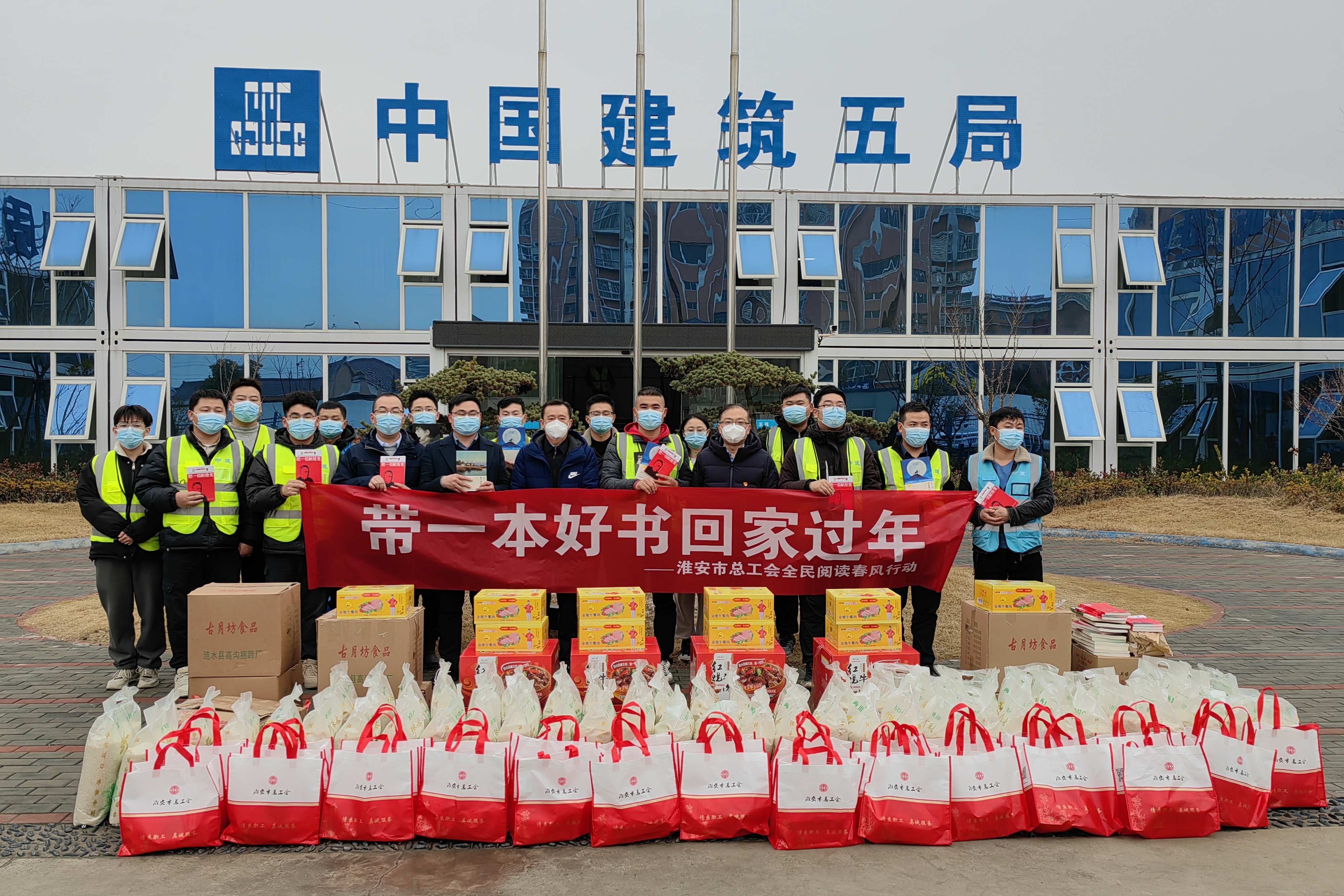 慰问合影.jpg 慰问合影.jpg