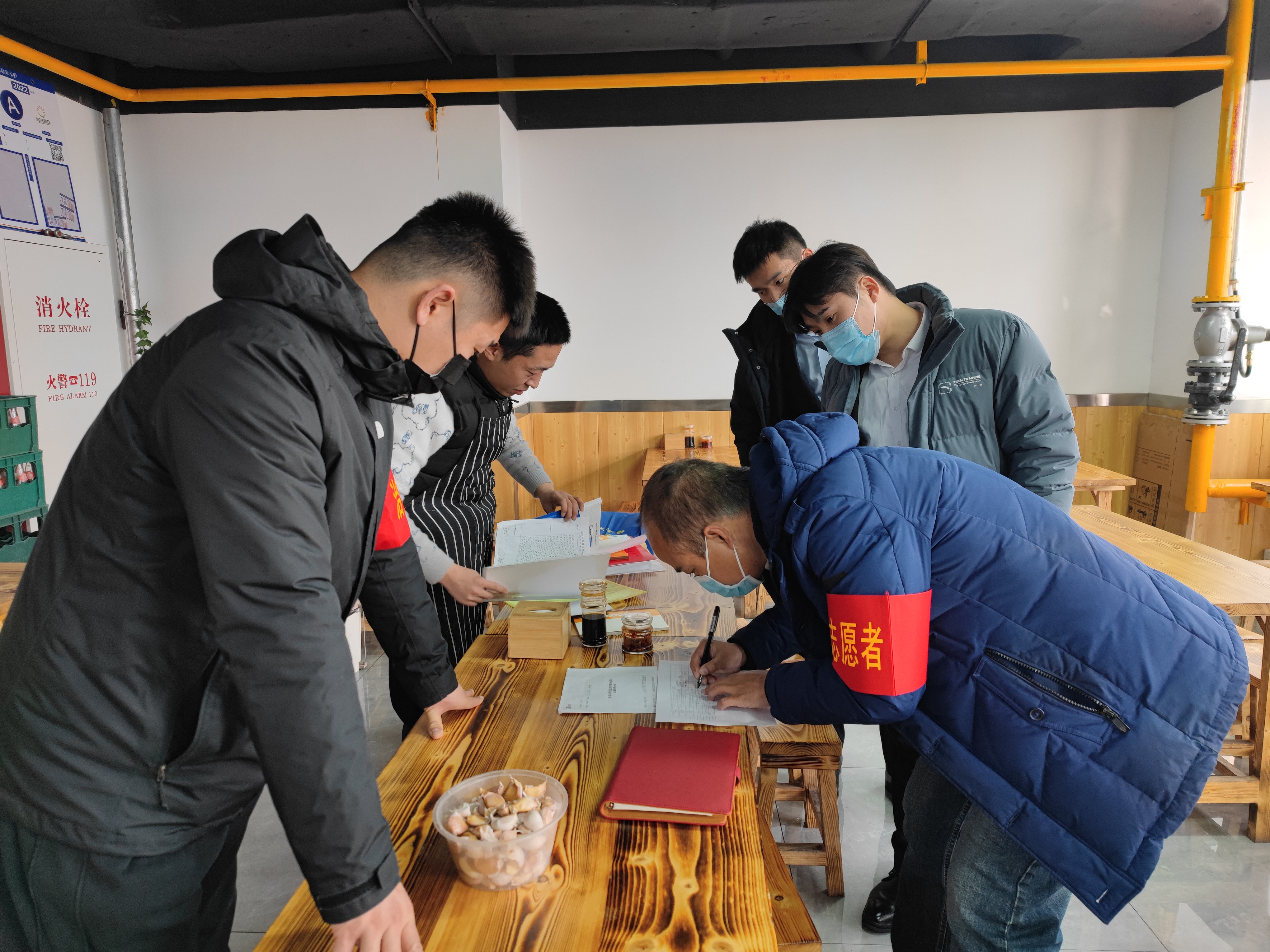 北京公司京津区域经理部机关联合党支部与世界侨商中心社区党支部开展“党建联建 文明共创”志愿服务活动.jpg 北京公司京津区域经理部机关联合党支部与世界侨商中心社区党支部开展“党建联建 文明共创”志愿服务活动.jpg