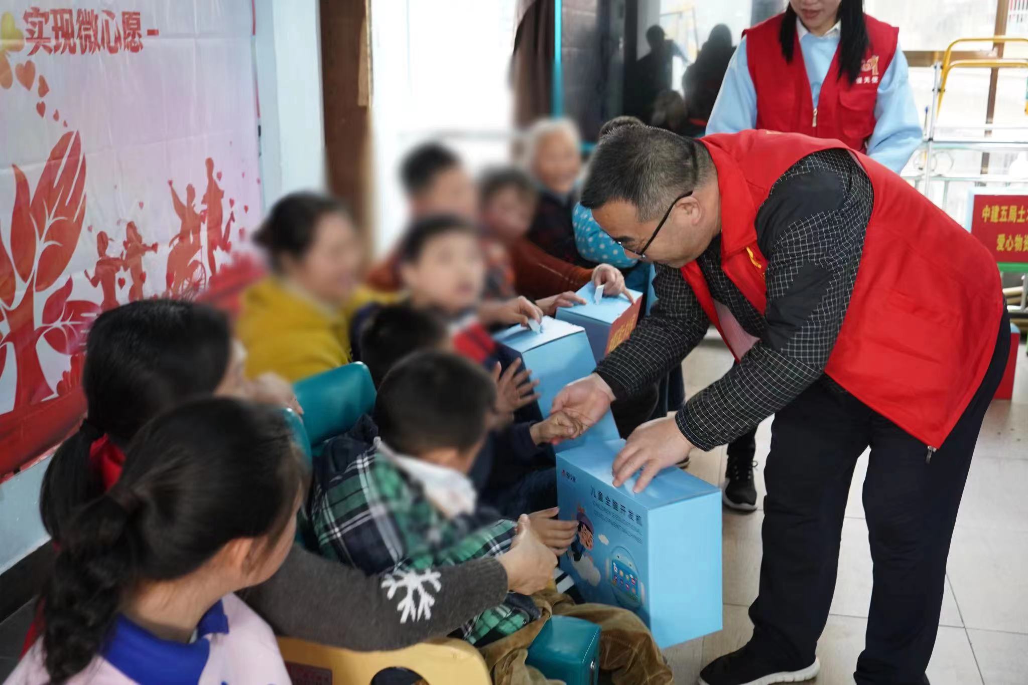 关爱“慢天使”实现微心愿 (2).jpg