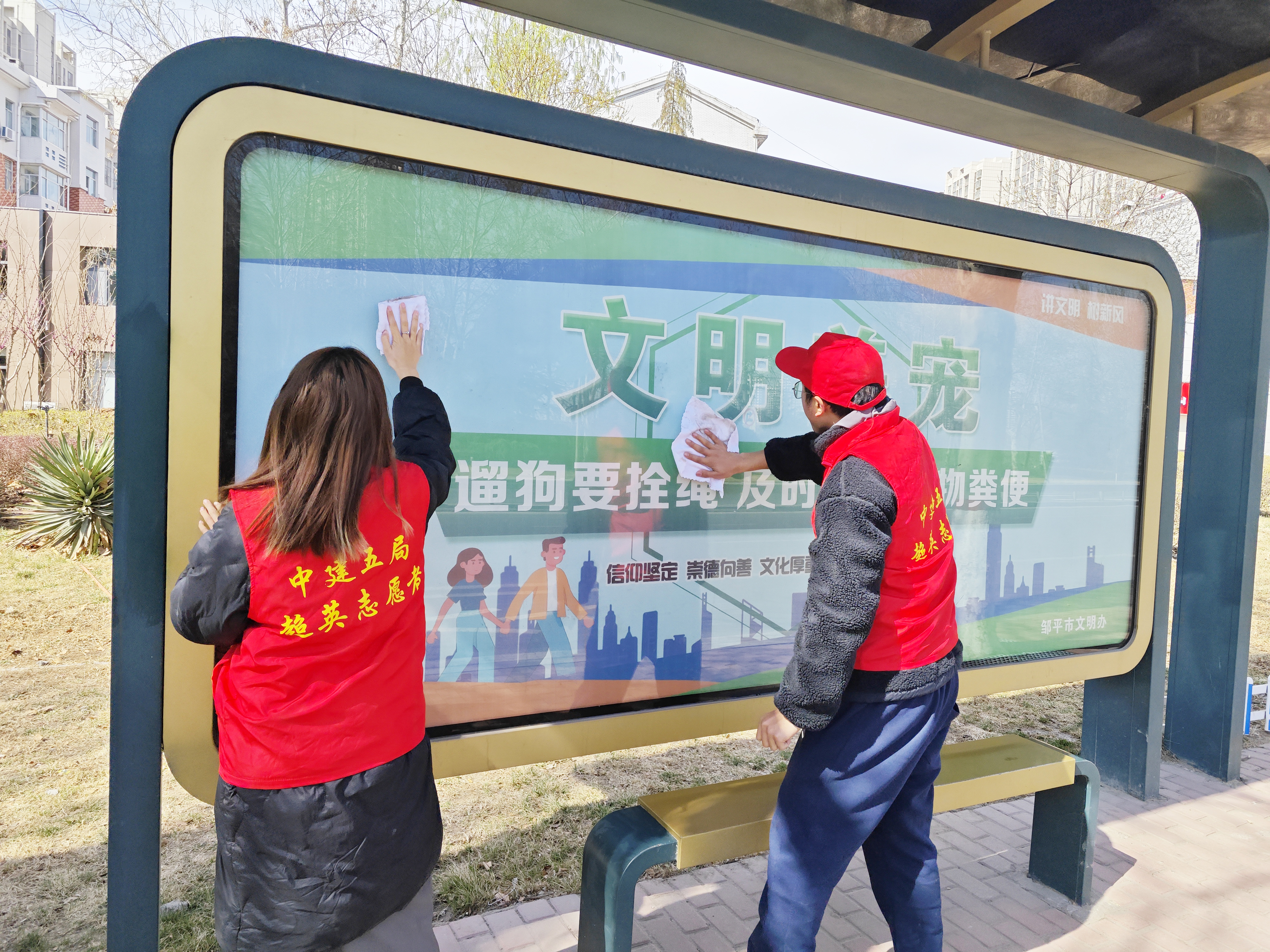 擦拭公交站公益广告.jpg 擦拭公交站公益广告.jpg