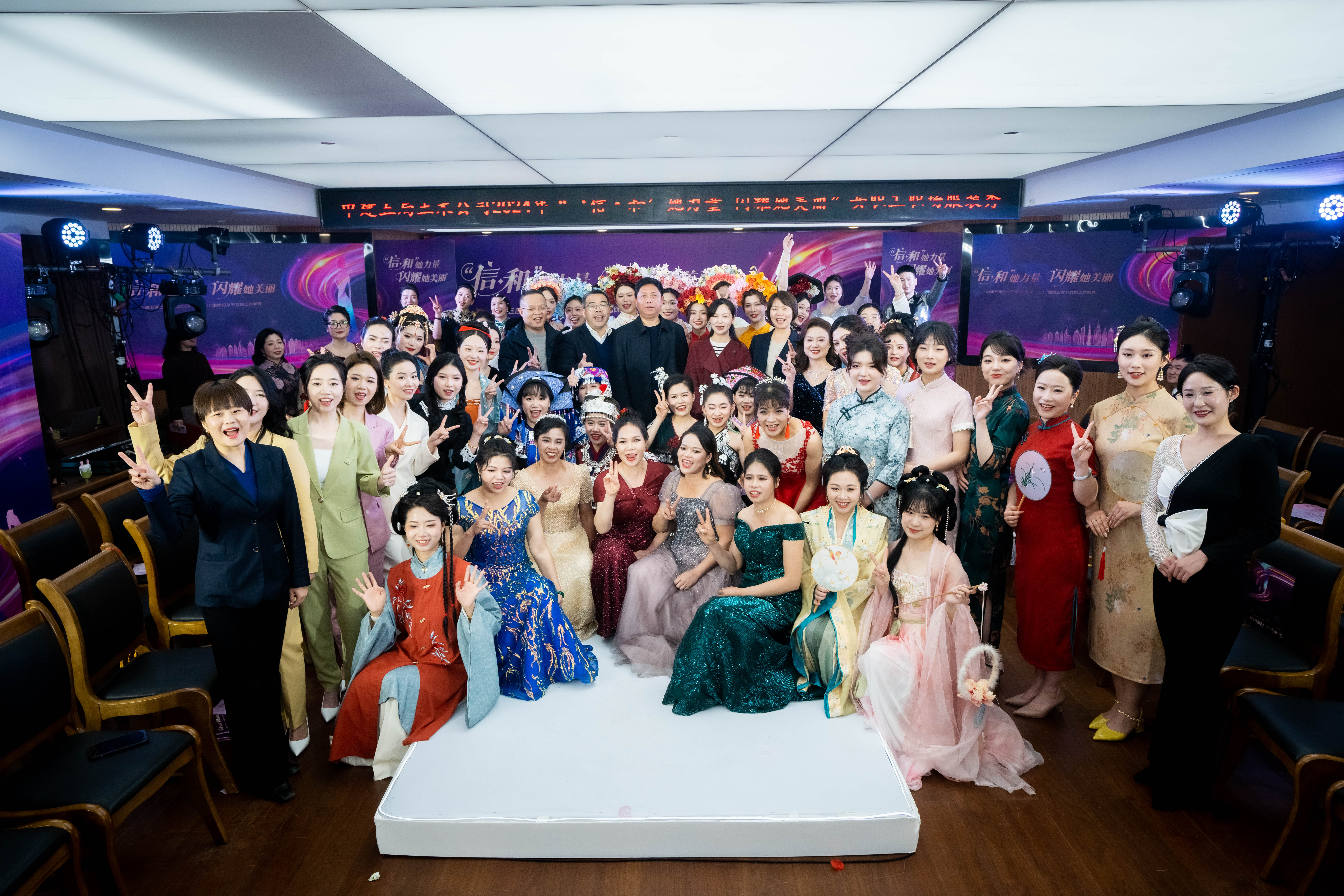 活动合影.jpg 活动合影.jpg