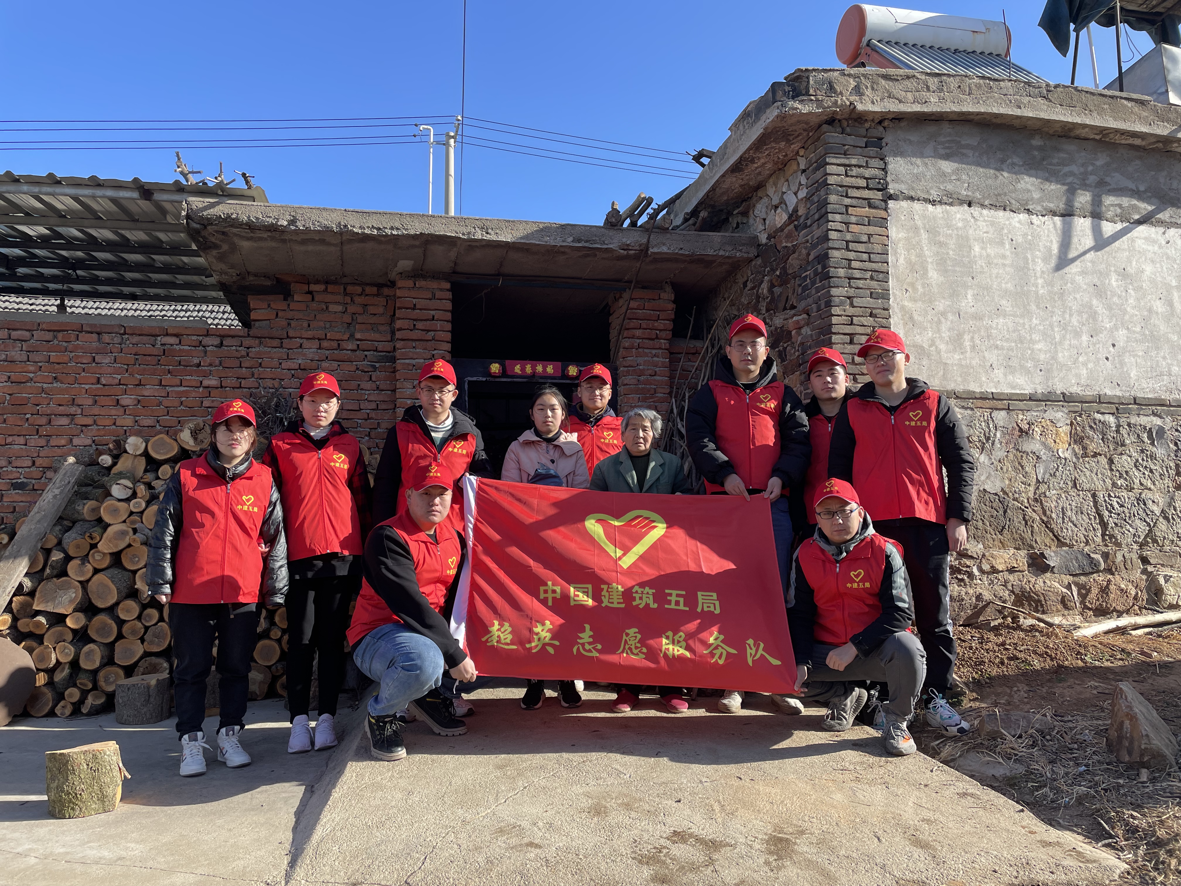 3.“为困难群体”服务:蓬莱污水处理提升市政项目关爱困难家庭.jpg 3.“为困难群体”服务:蓬莱污水处理提升市政项目关爱困难家庭.jpg