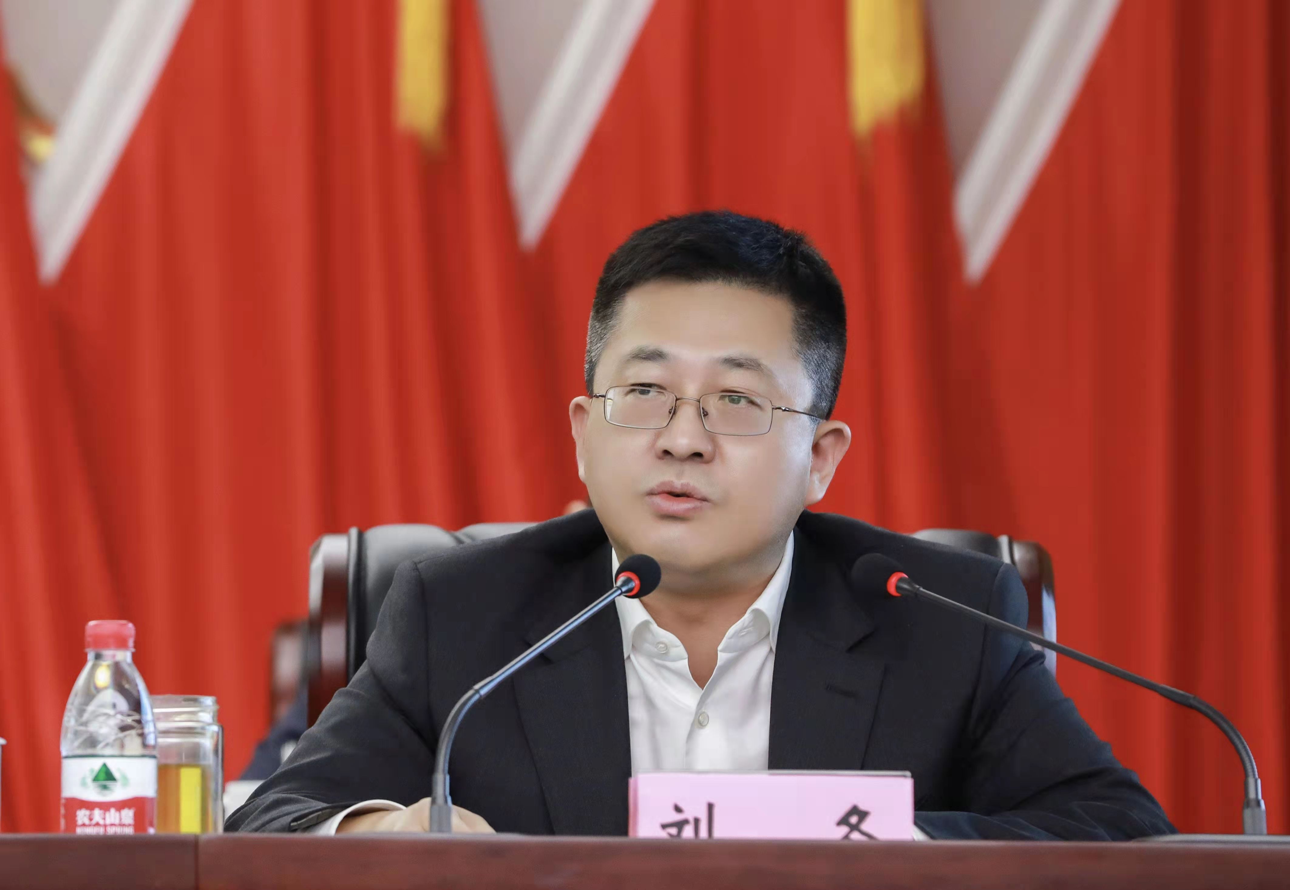 2局党委副书记、总经理刘冬作总结讲话.jpg