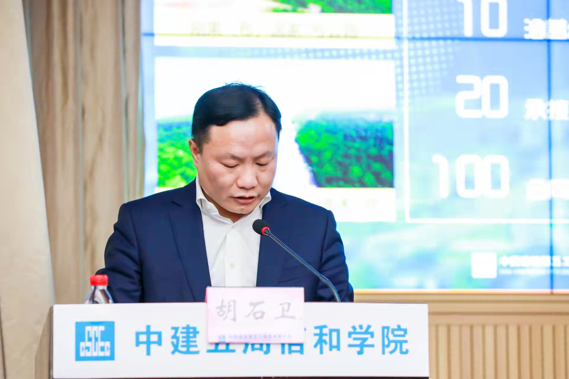 6土木公司党委副书记、总经理胡石卫分享人才队伍建设经验.jpg