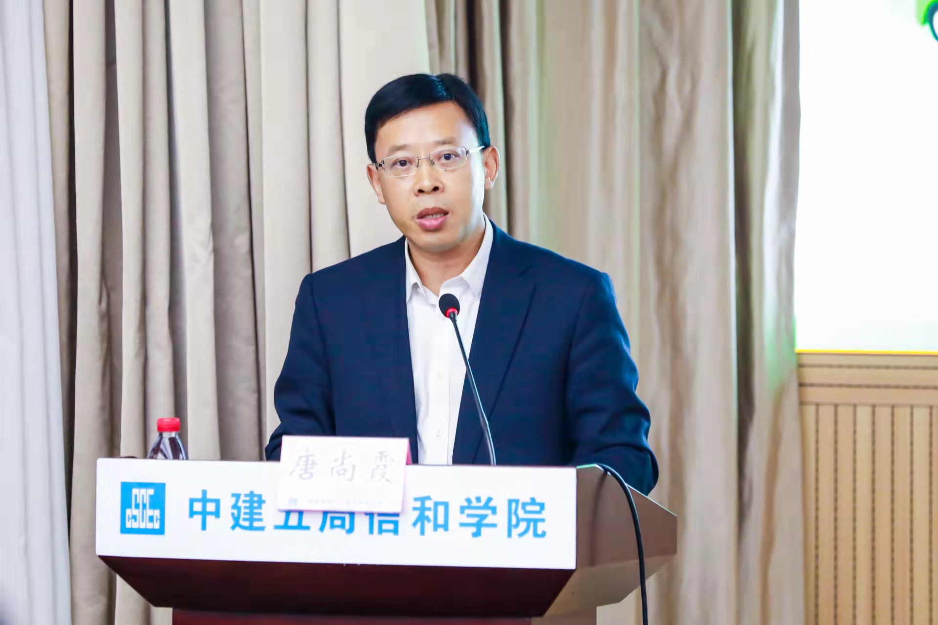 10信和地产副总经理兼园林公司党总支书记、总经理唐尚霞分享人才队伍建设经验.jpg