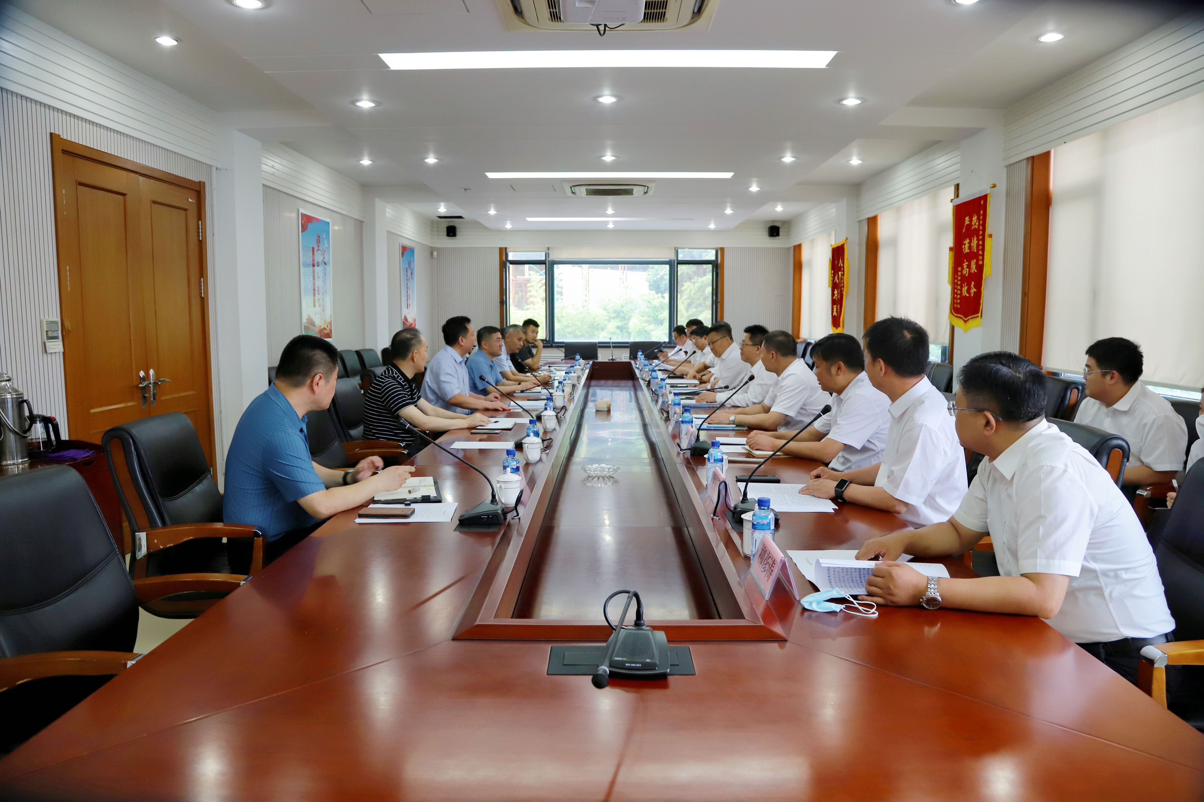 行程四:拜见烟台市住建局领导.jpg 行程四:拜见烟台市住建局领导.jpg