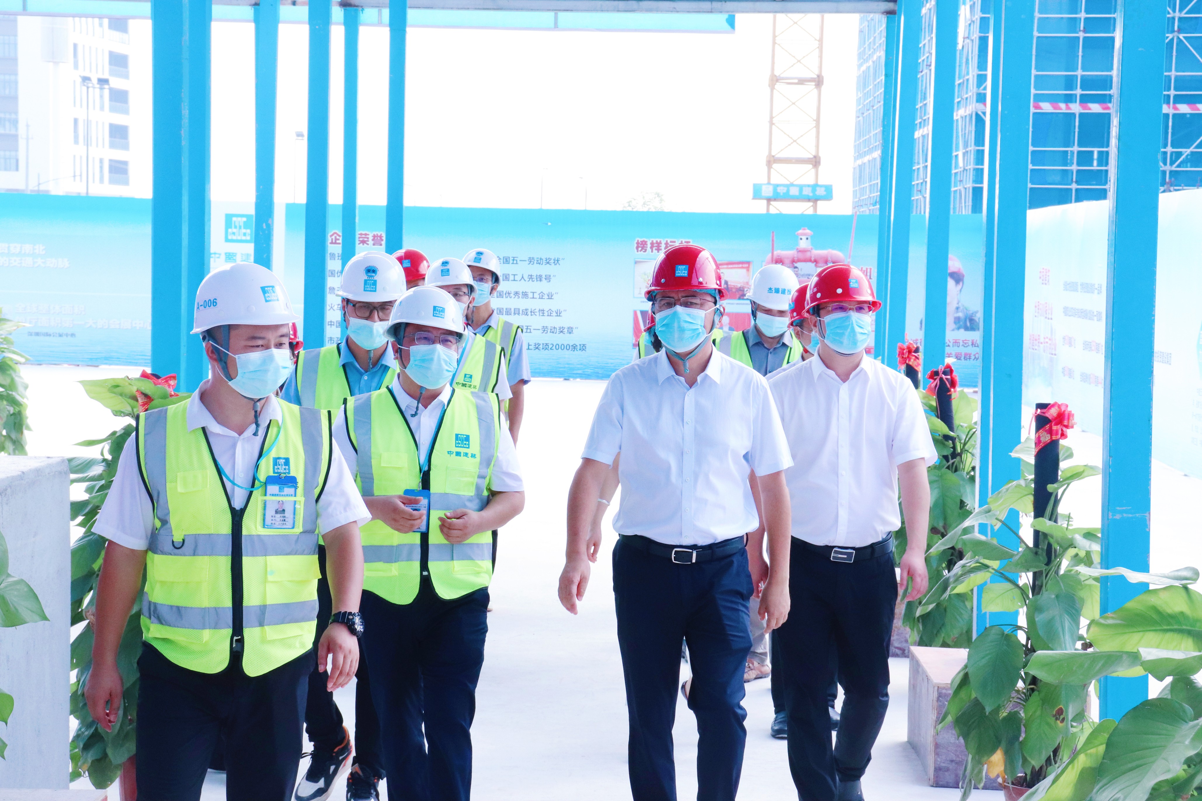 江森书记到五象云谷云计算中心项目检查 (3)(1).jpg