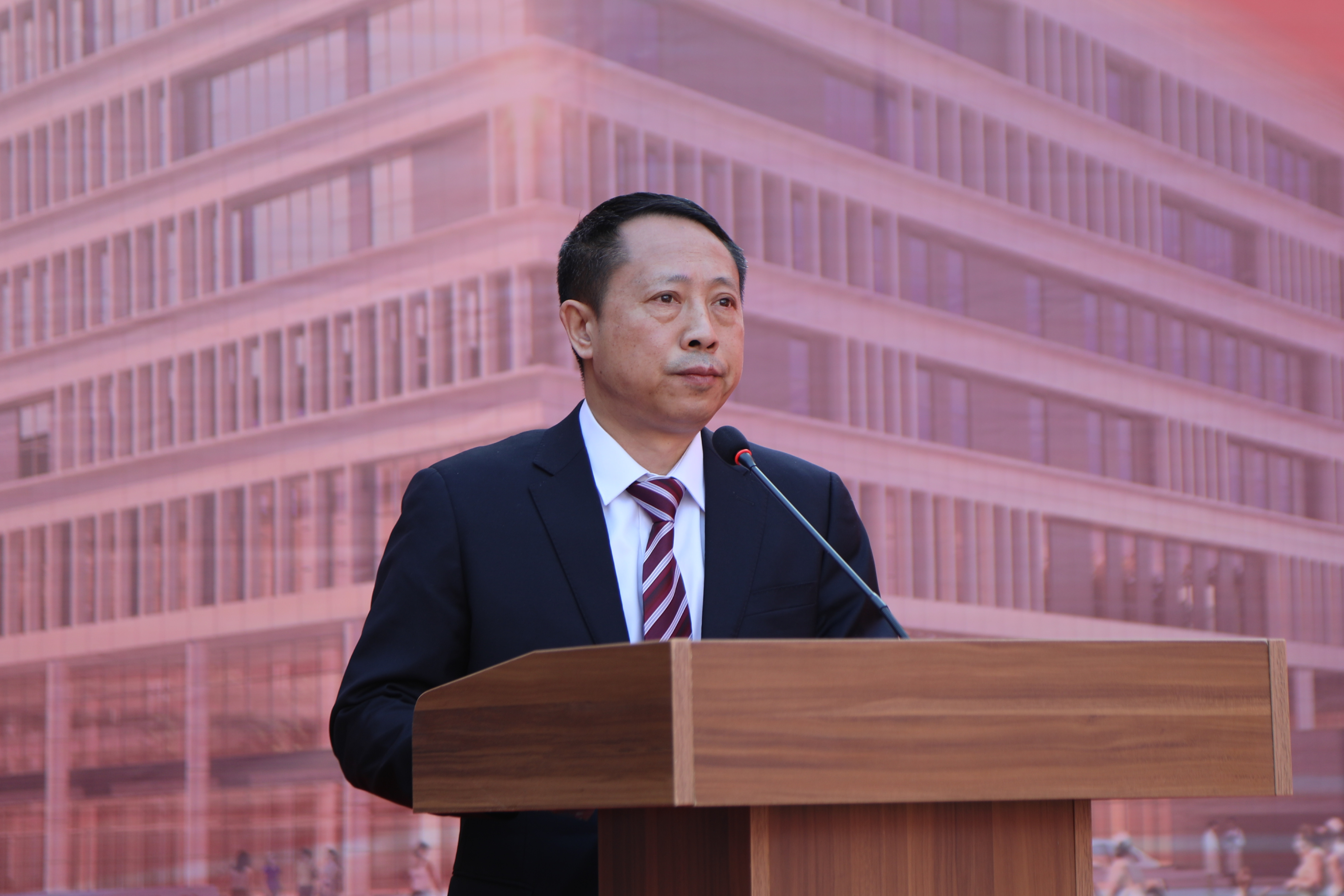 阜新市中心医院院长龙振海.jpg