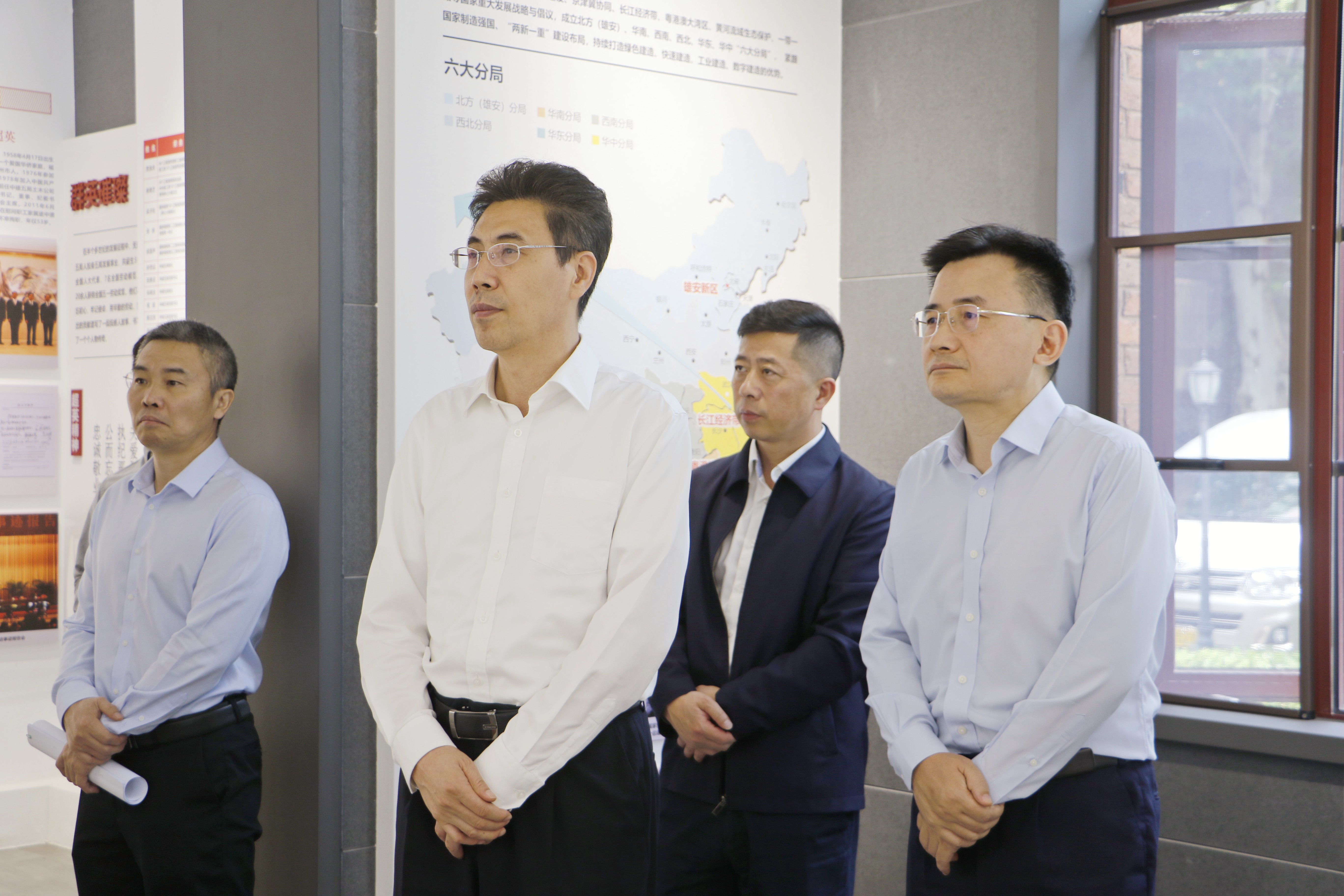 参观历史文化展厅和创新研究院 (17).JPG