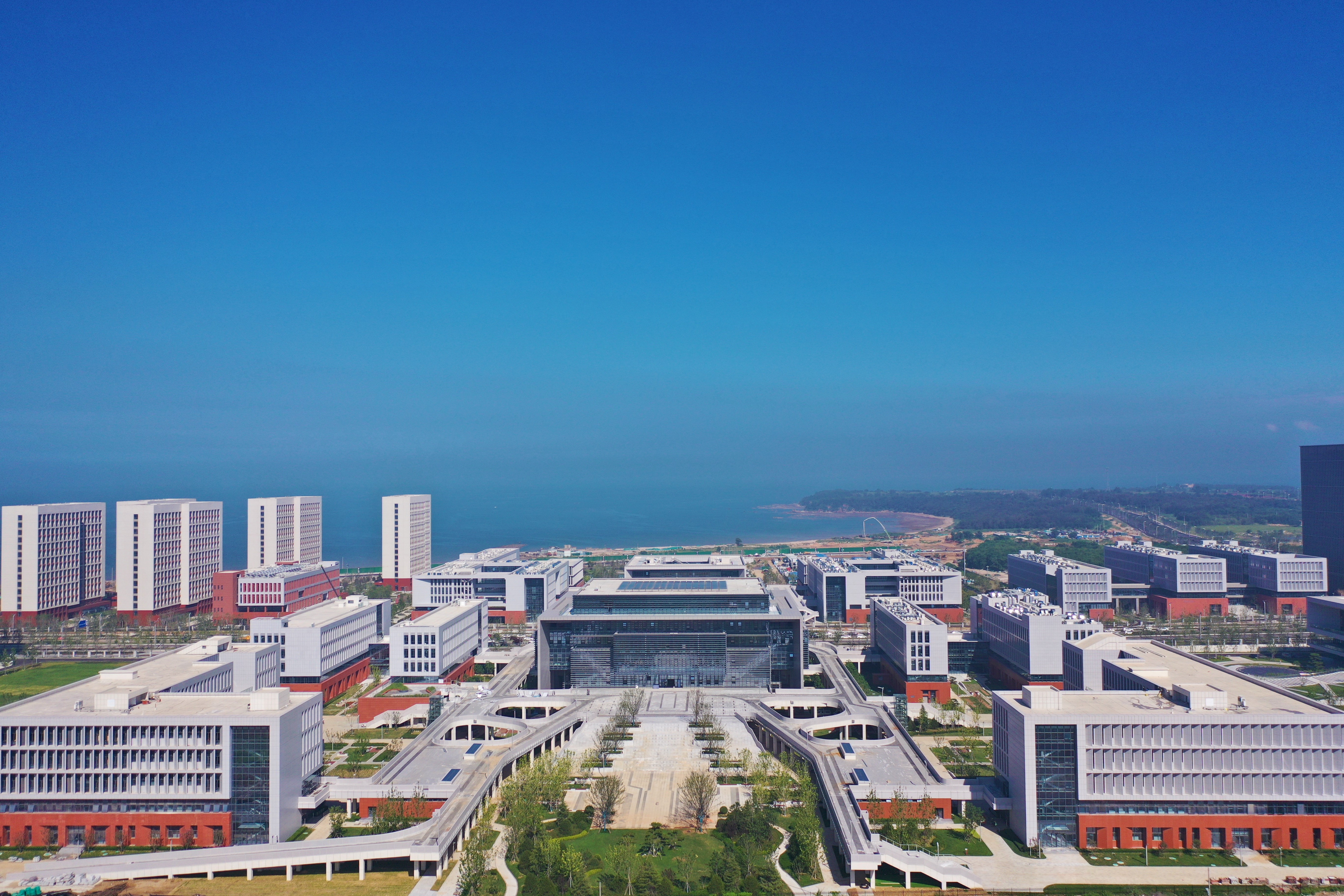 园区“一轴、双核、多组团”地构布局.jpg