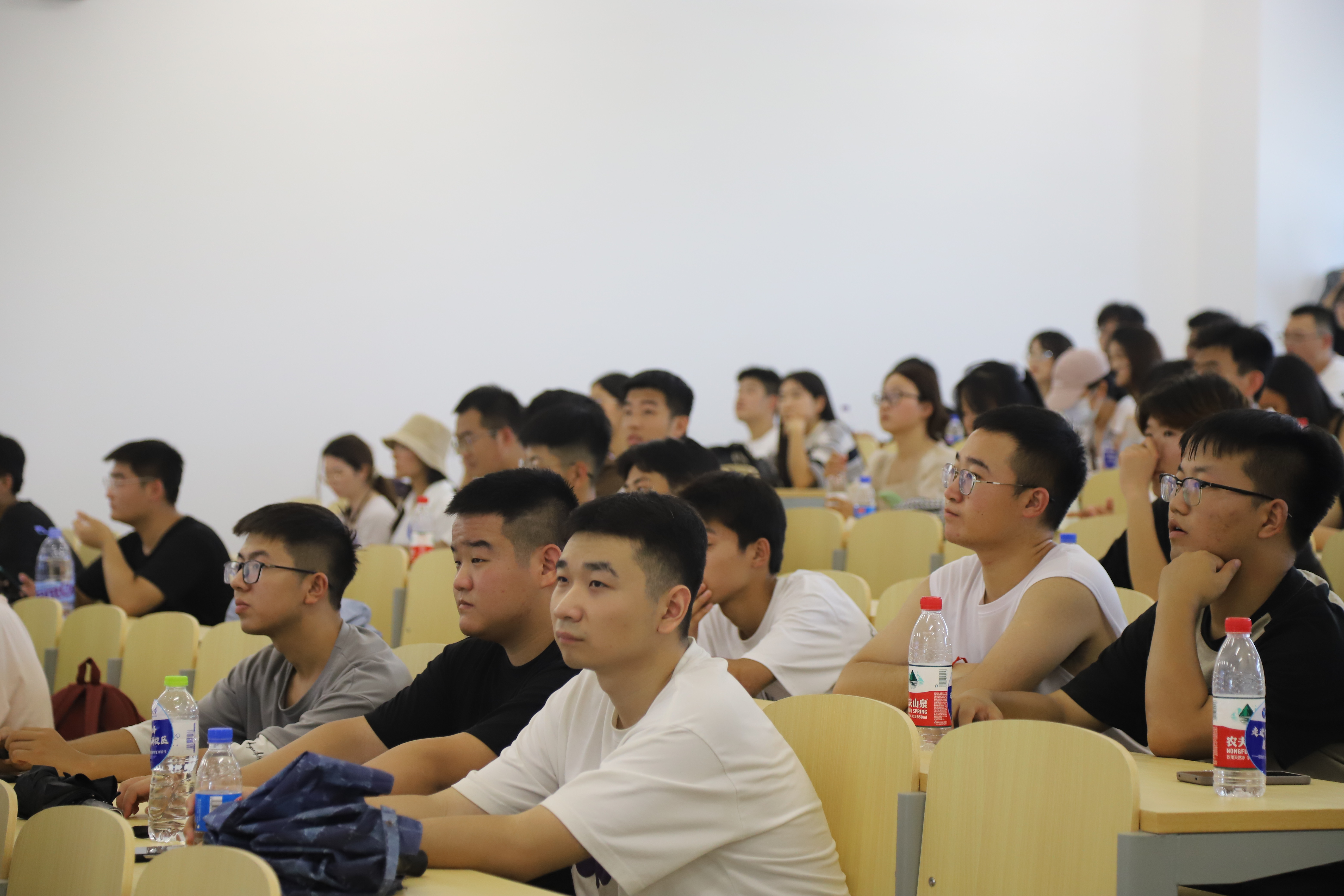 参观、感受新校区.JPG
