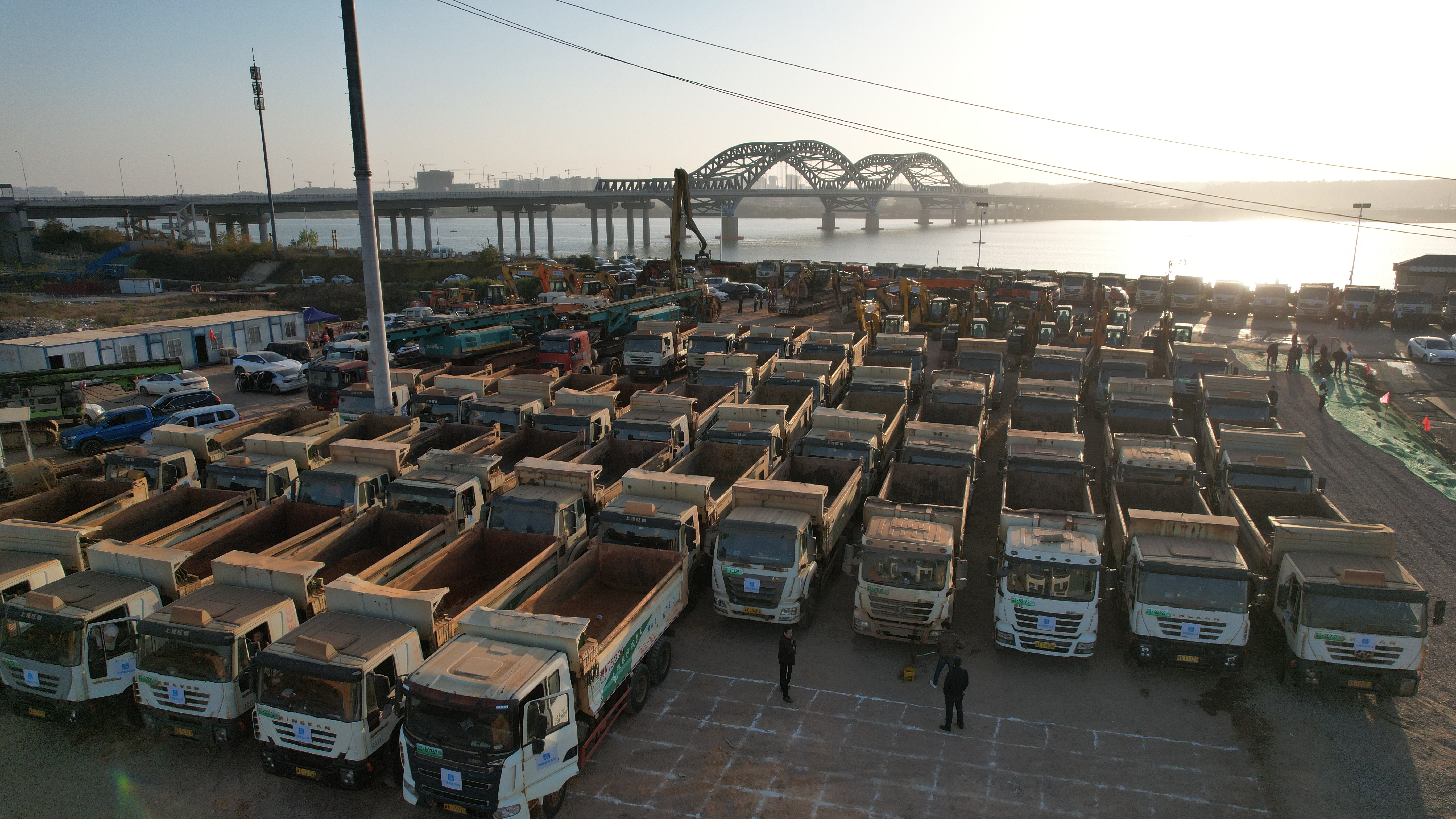 长沙奥体中心项目主场馆首批建设团队正式进驻现场-6.jpg 长沙奥体中心项目主场馆首批建设团队正式进驻现场-6.jpg