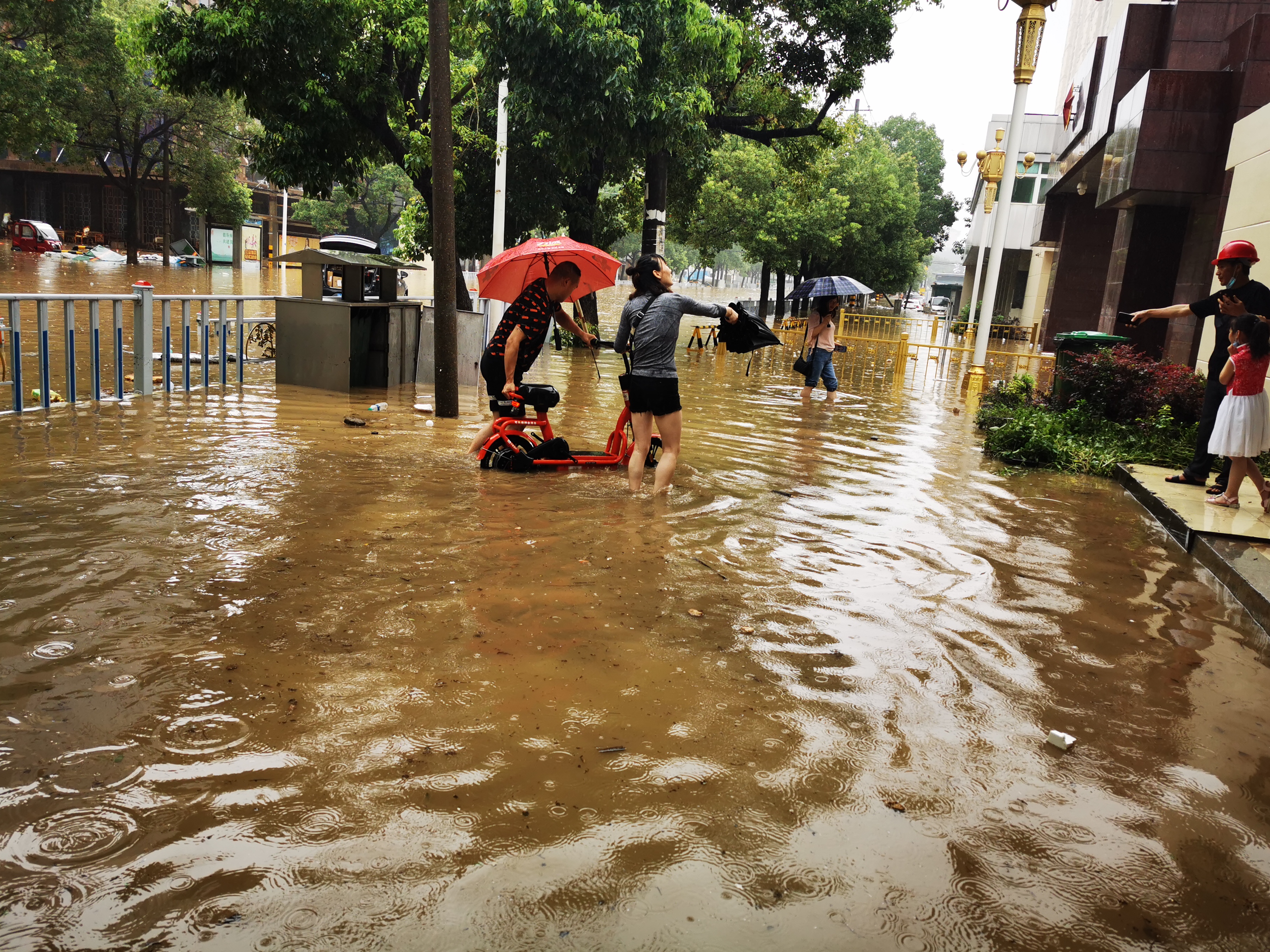 1.九江城区内涝严重.jpg 1.九江城区内涝严重.jpg