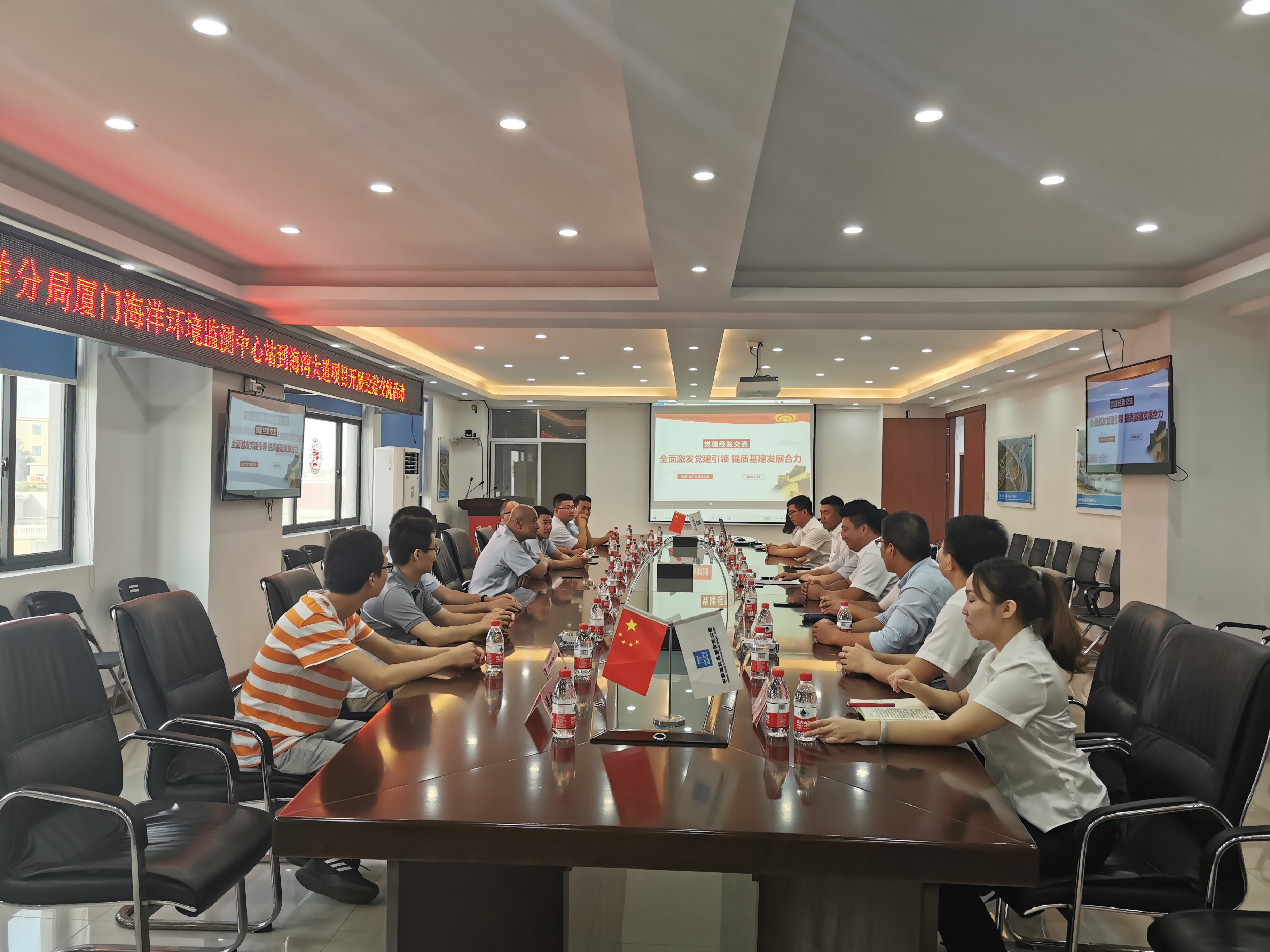 交流会现场.jpg 交流会现场.jpg