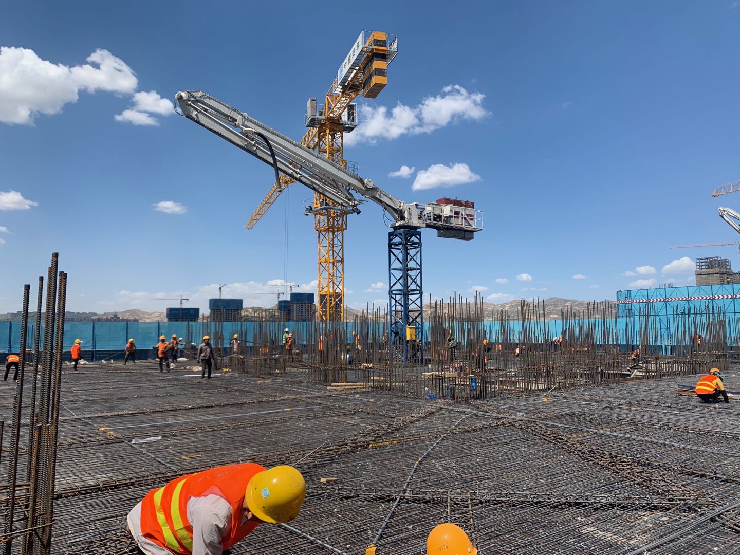液压爬升式布料机施工技术、空压机小球清洗(照片11).jpg 液压爬升式布料机施工技术、空压机小球清洗(照片11).jpg