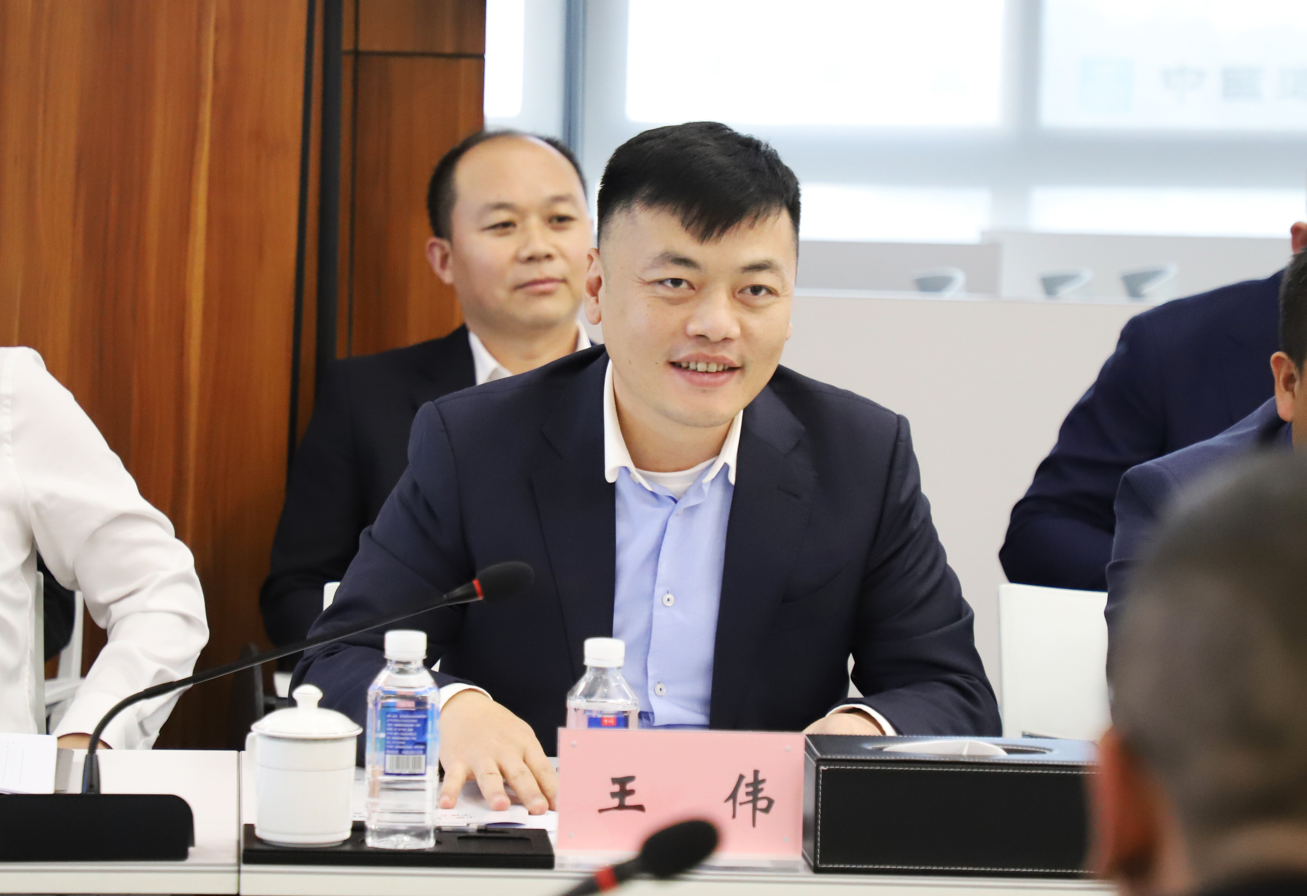 分公司党委书记,总经理孙安华携各分管领导以及部门经理参加此次交流