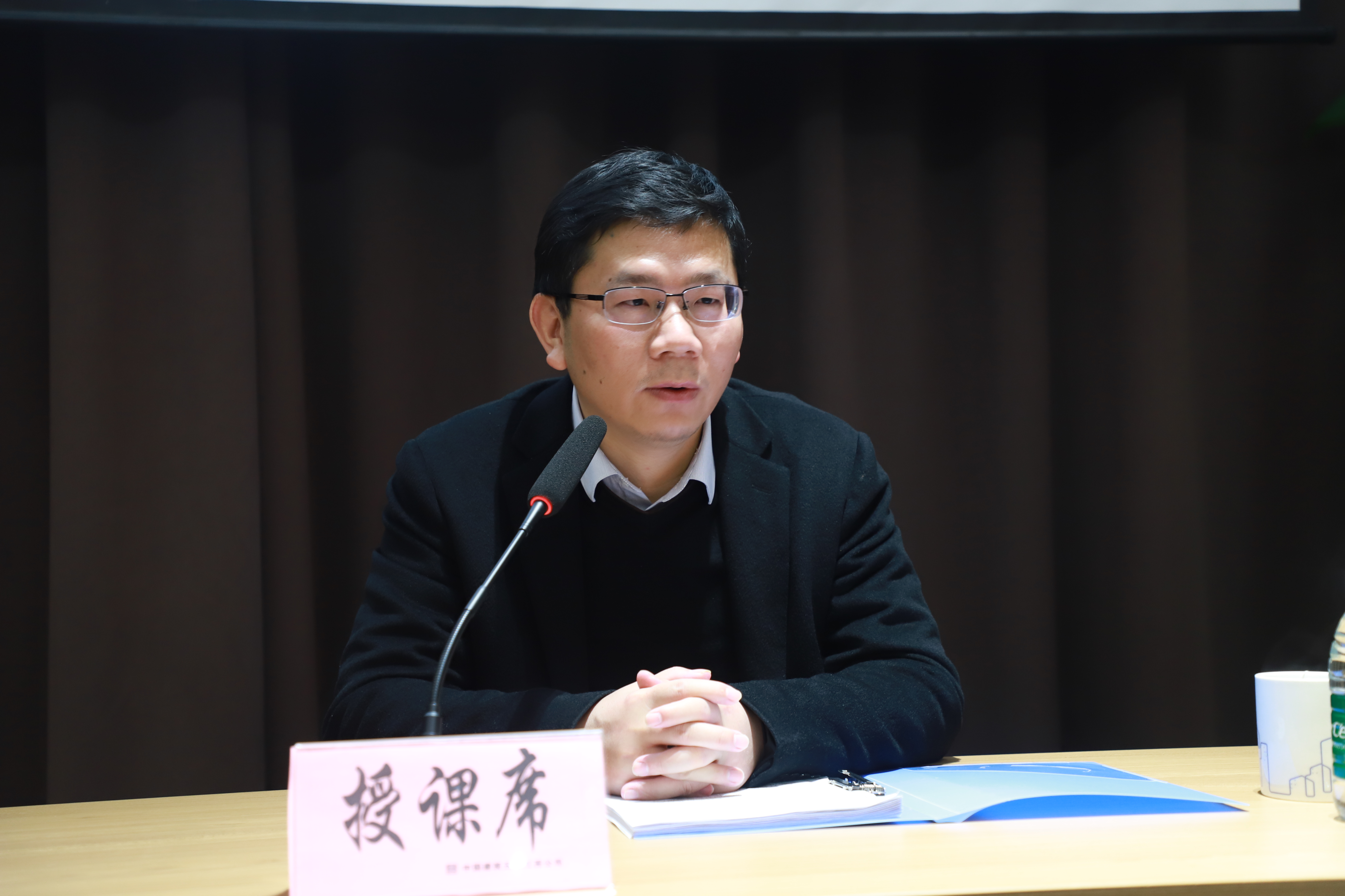 王健华授课                    12月18日,由省创建青年文明号活动