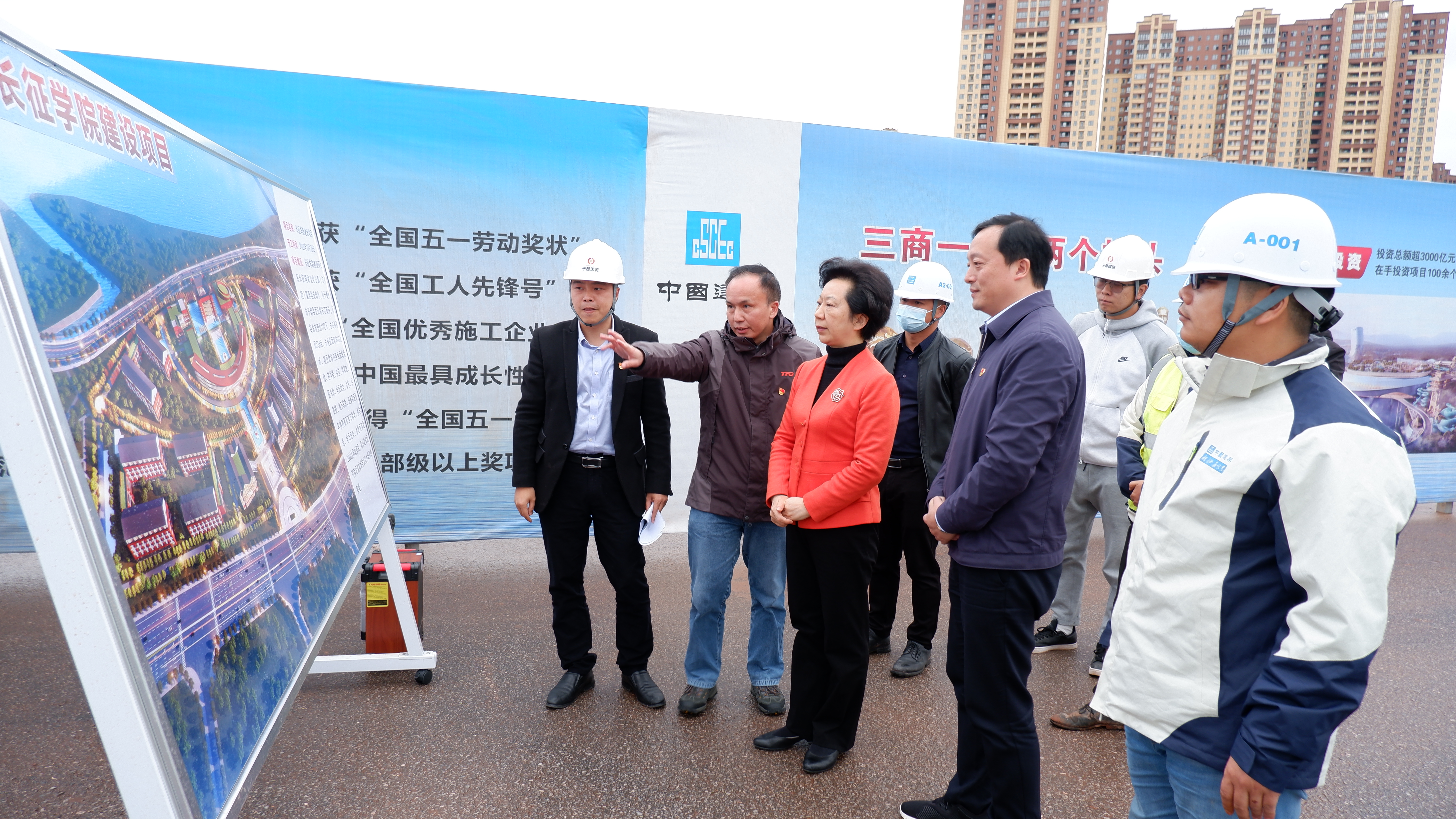 赣州市委副书记胡雪梅一行到长征博物馆、长征学院项目现场调研.jpg