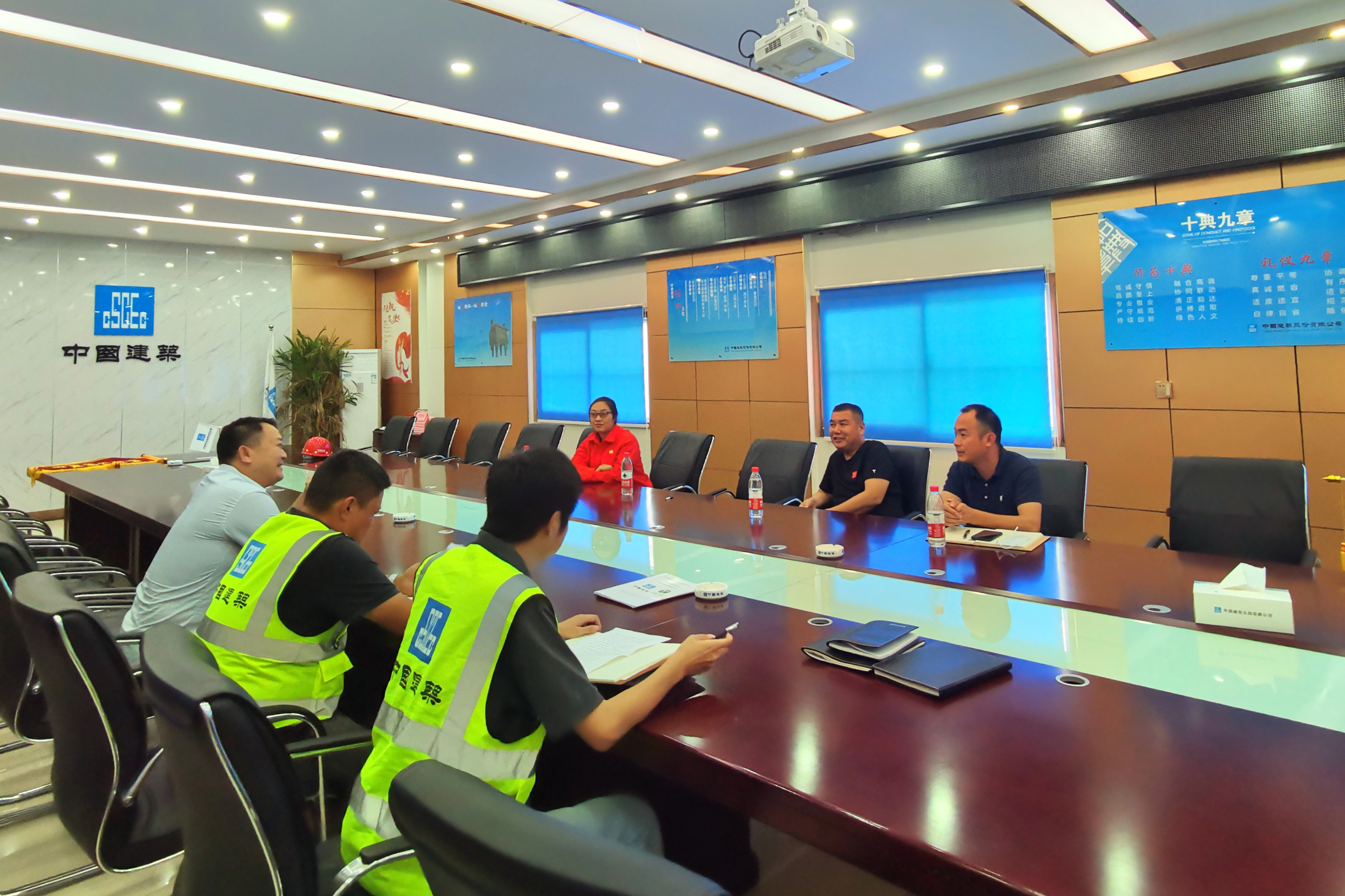 项目与合作单位召开碰头会.jpg 项目与合作单位召开碰头会.jpg