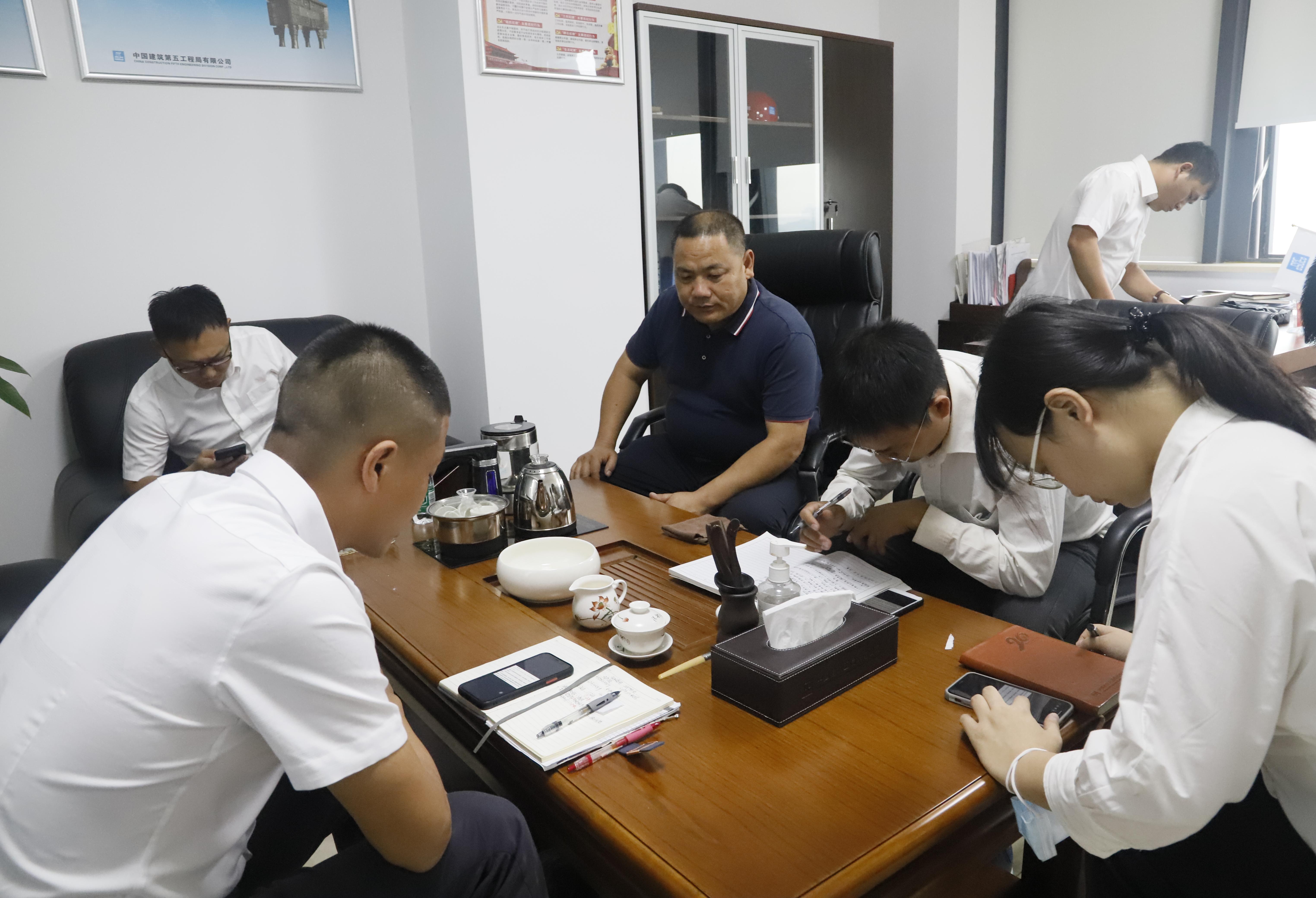 分组讨论.jpg 分组讨论.jpg